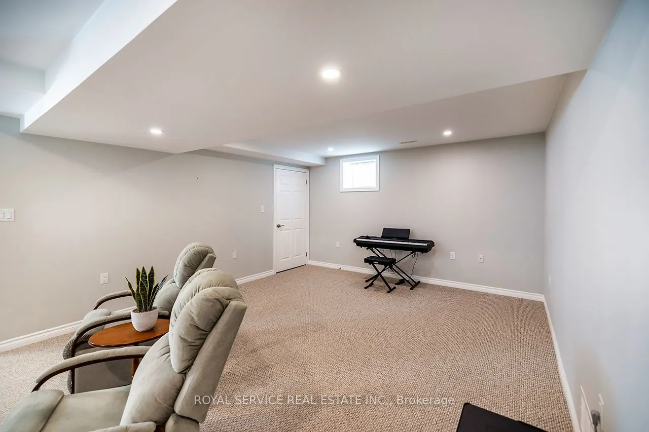 15 Bloom Avenue