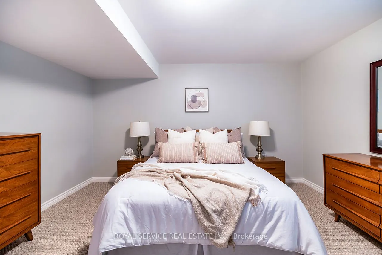 15 Bloom Avenue