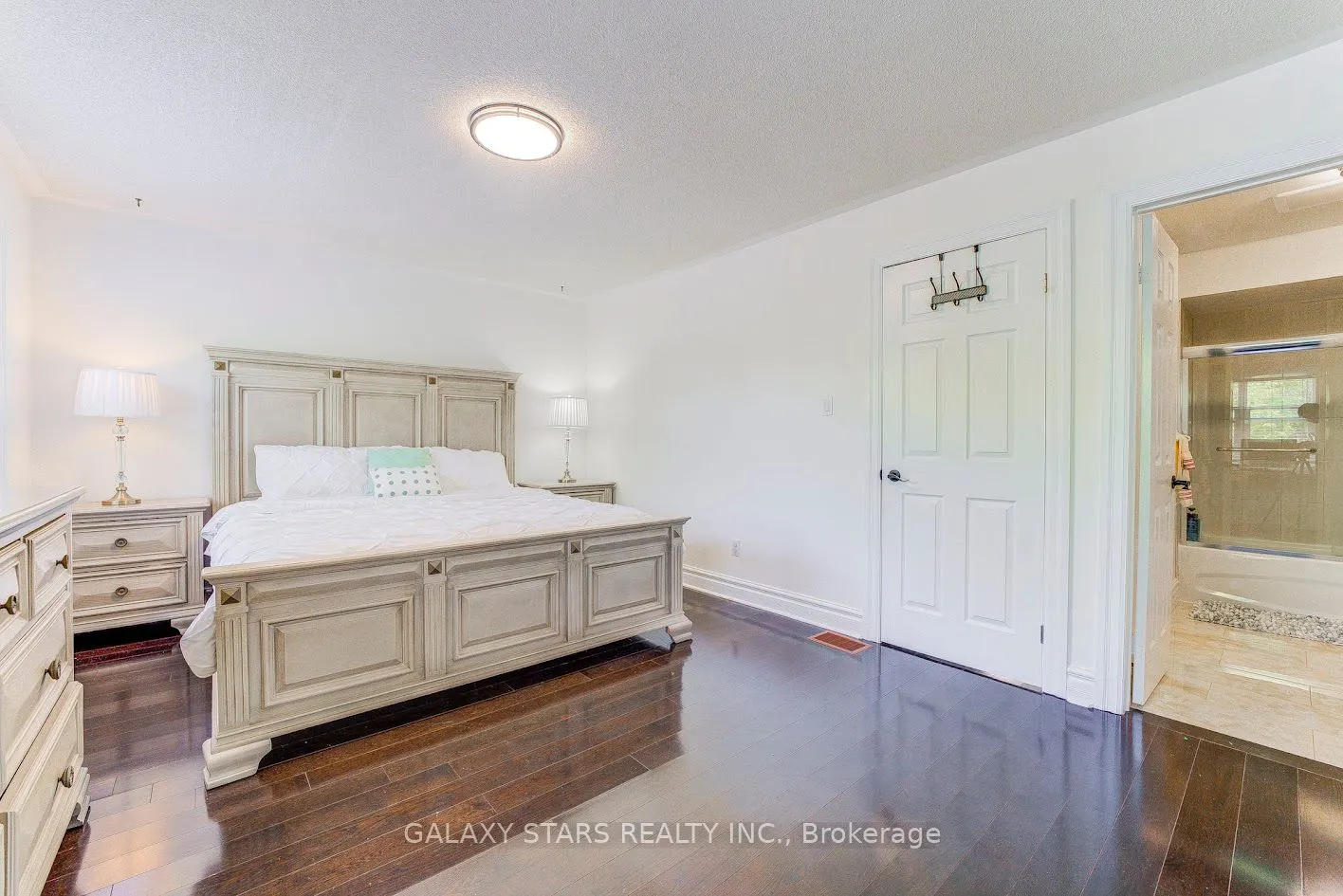 45 Booth Crescent