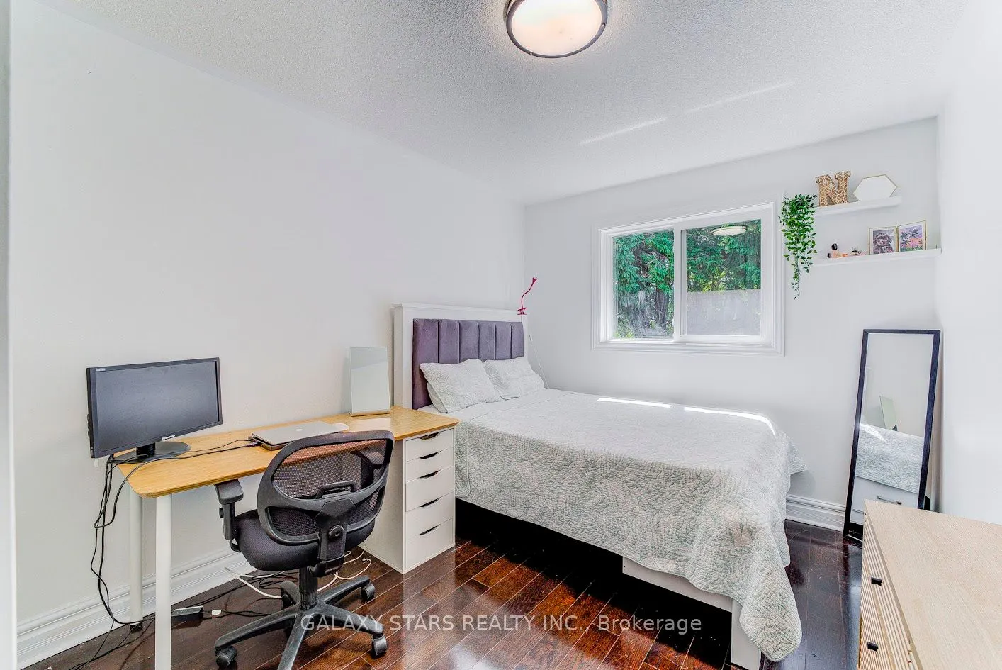 45 Booth Crescent