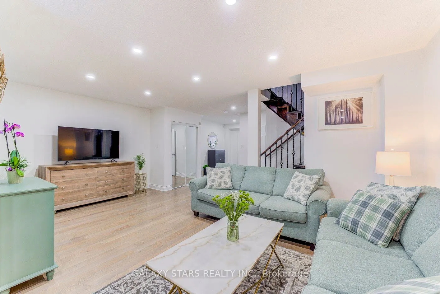 45 Booth Crescent