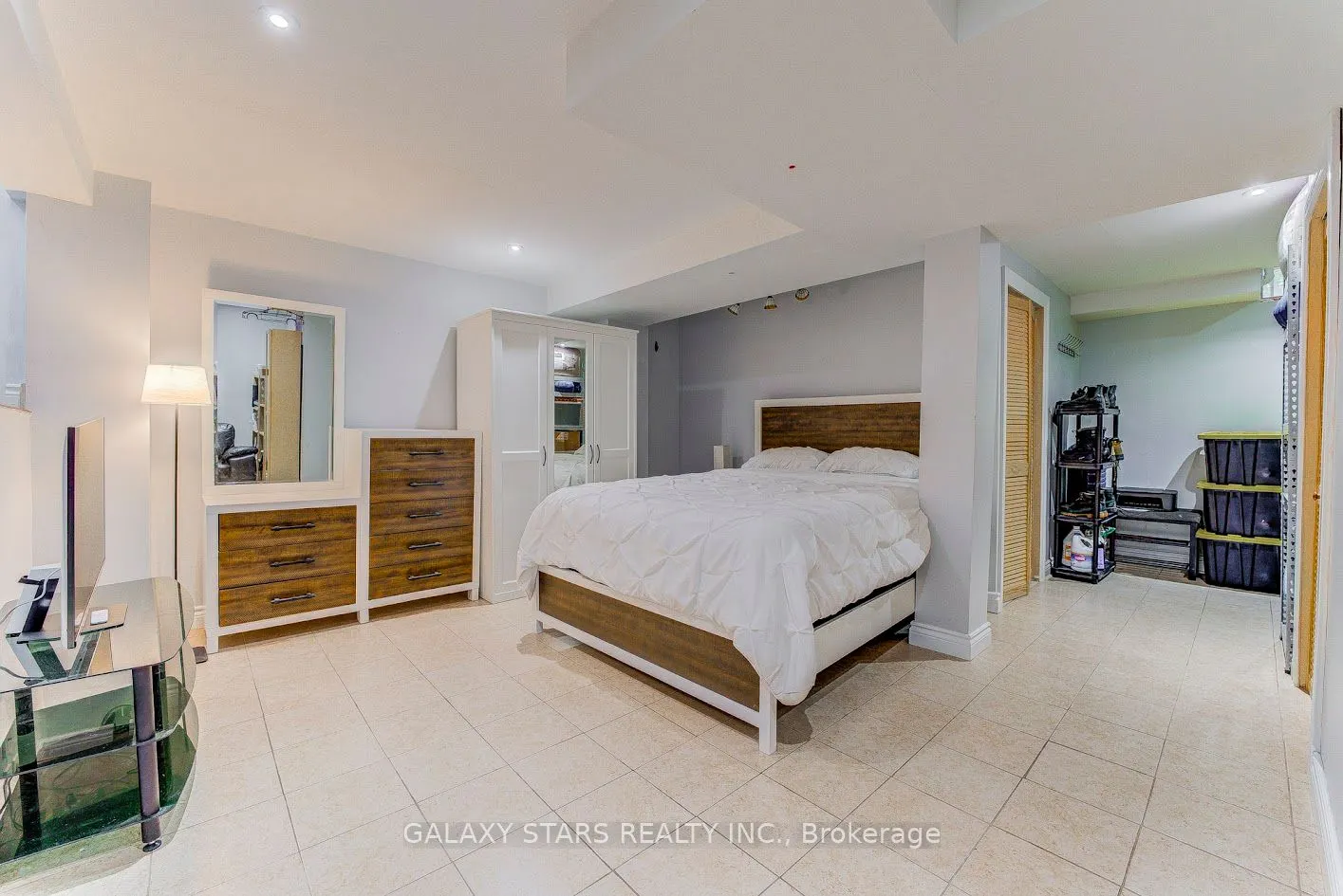 45 Booth Crescent