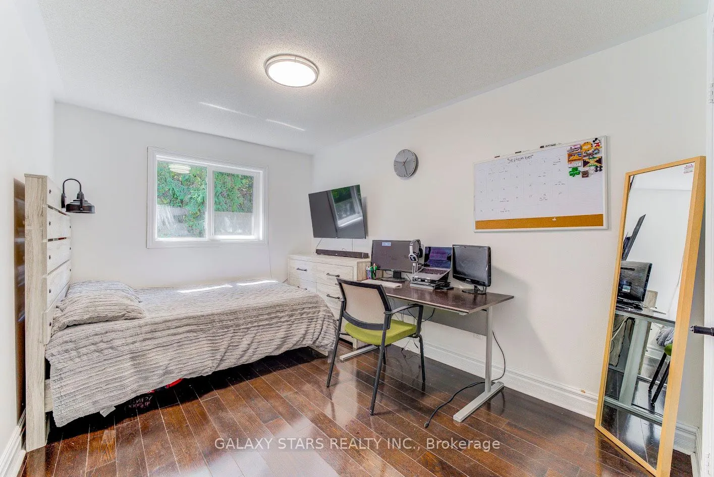 45 Booth Crescent