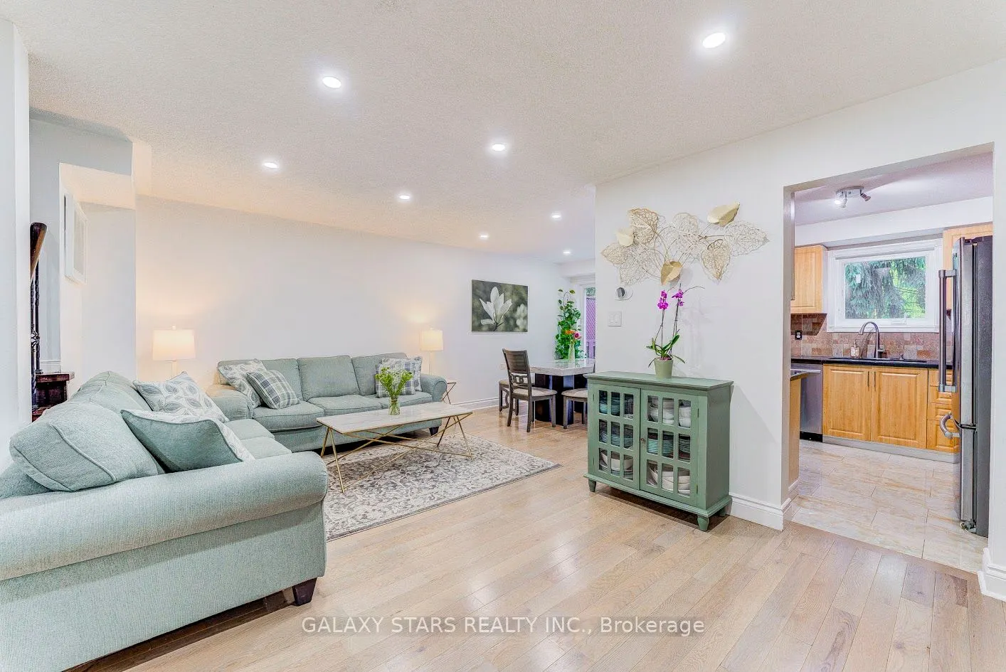 45 Booth Crescent
