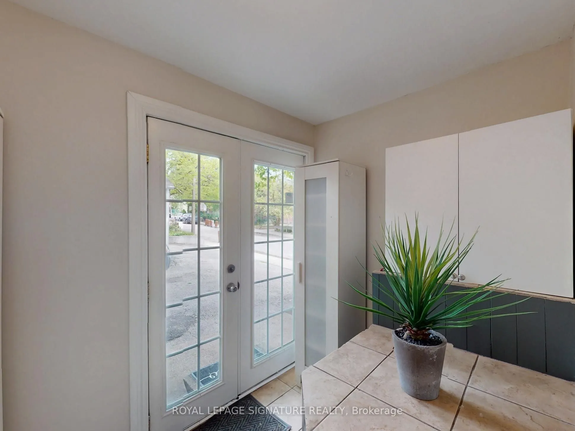 8 Fairford Avenue