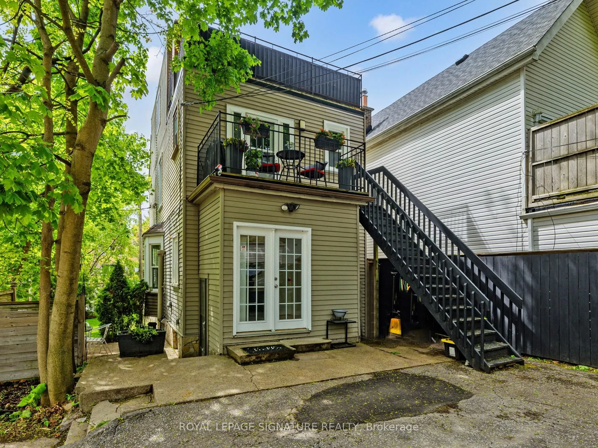8 Fairford Avenue