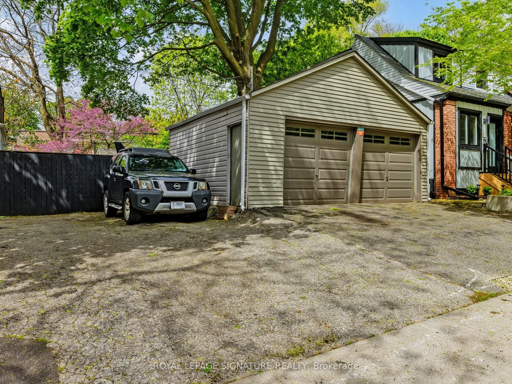 8 Fairford Avenue