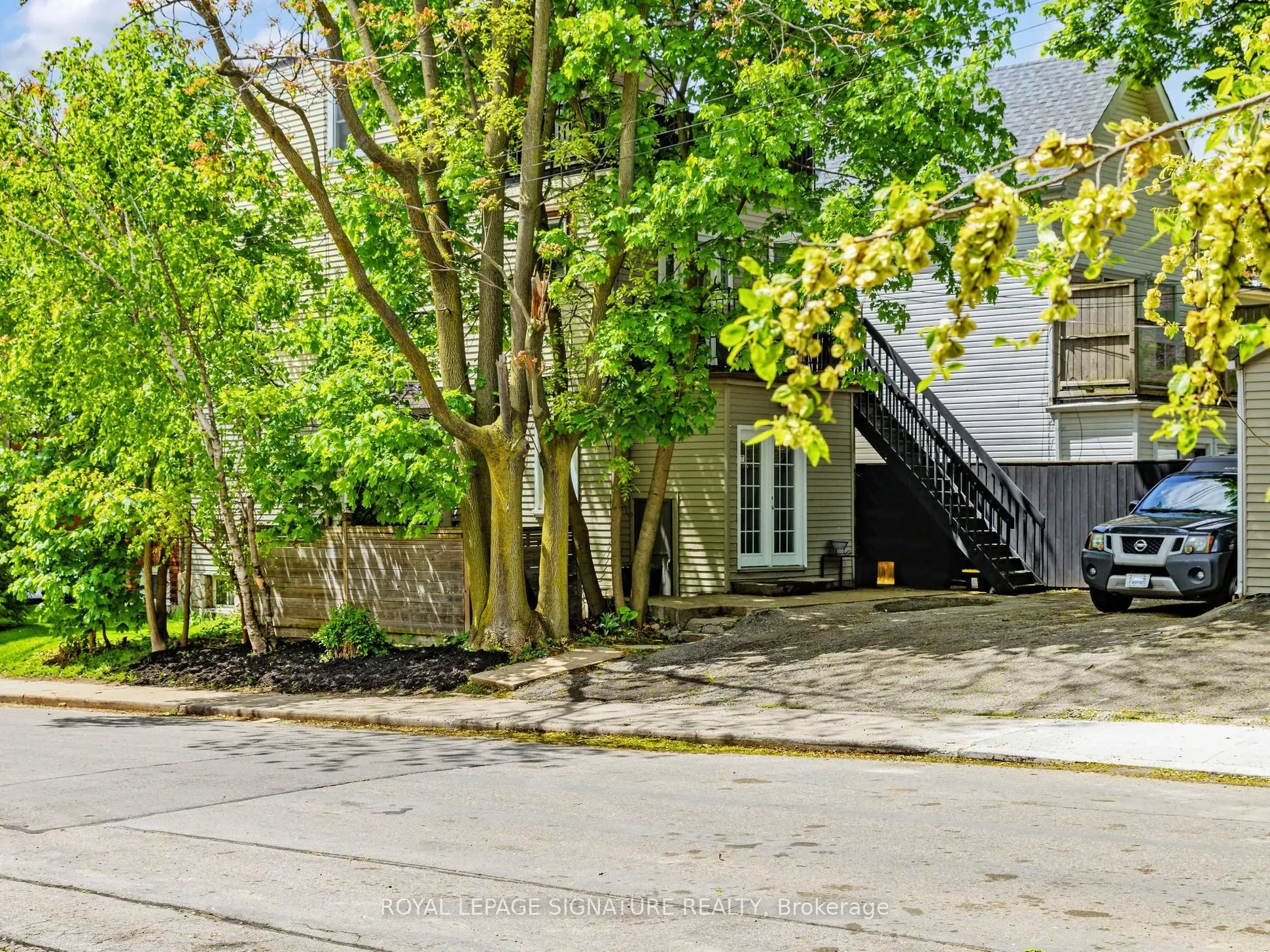 8 Fairford Avenue