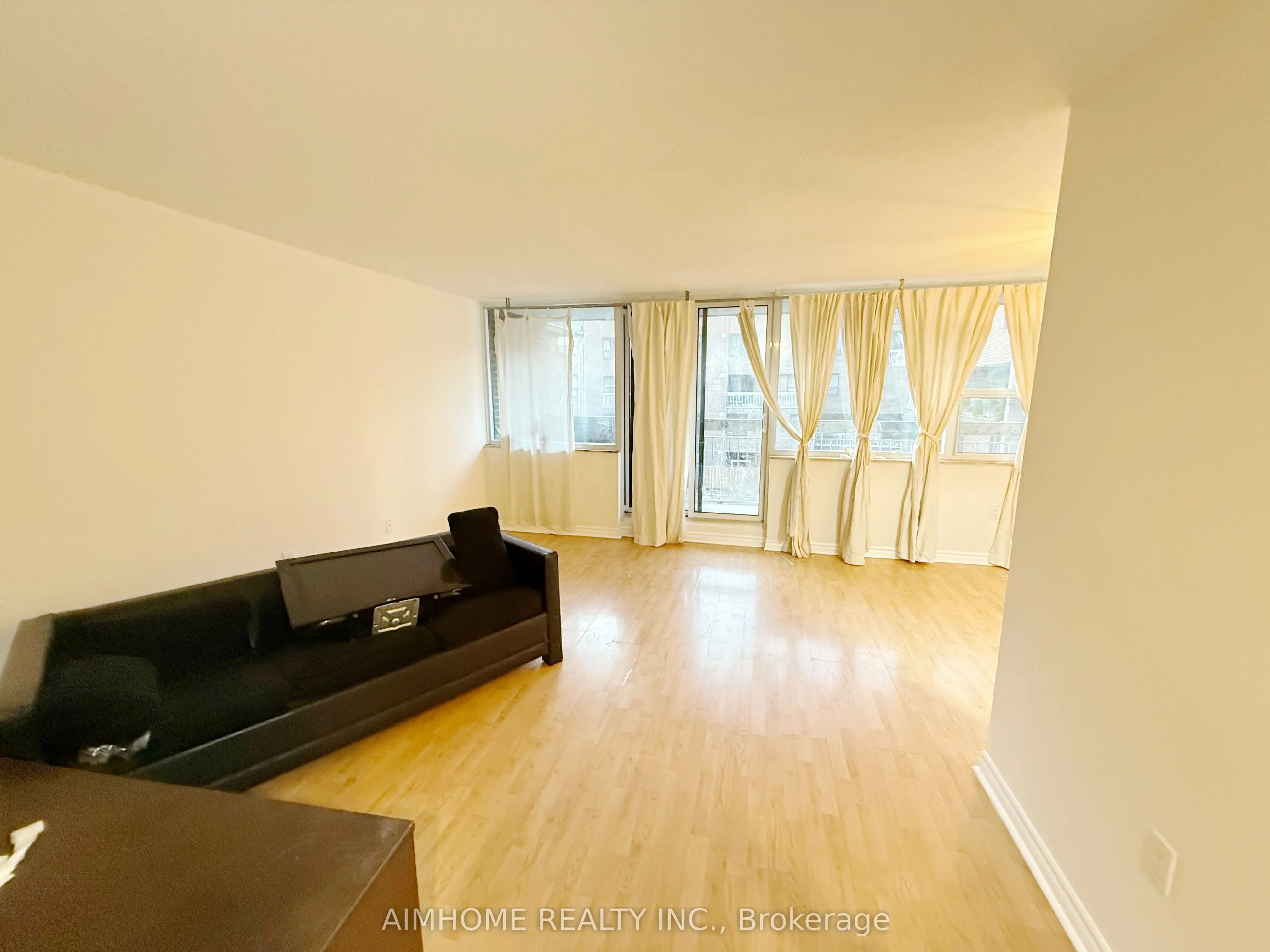 4062 Lawrence Avenue E, #313