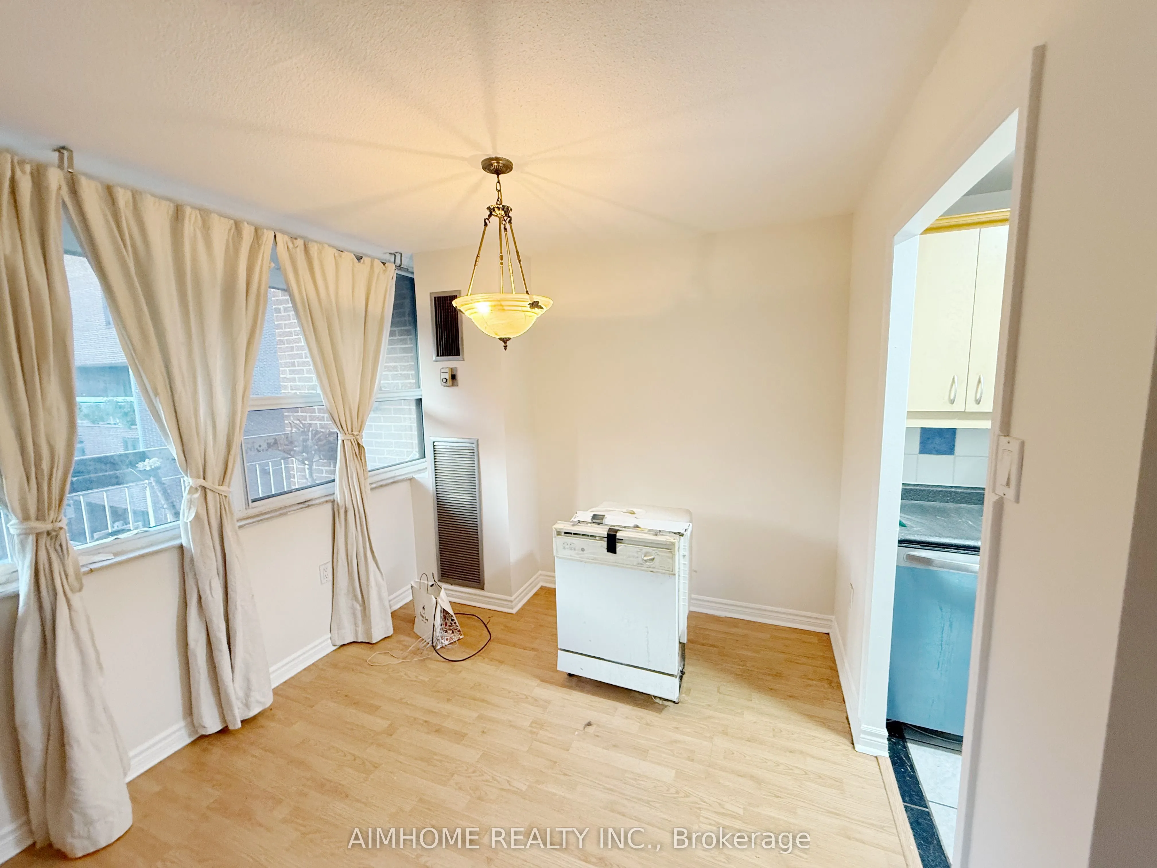 4062 Lawrence Avenue E, #313