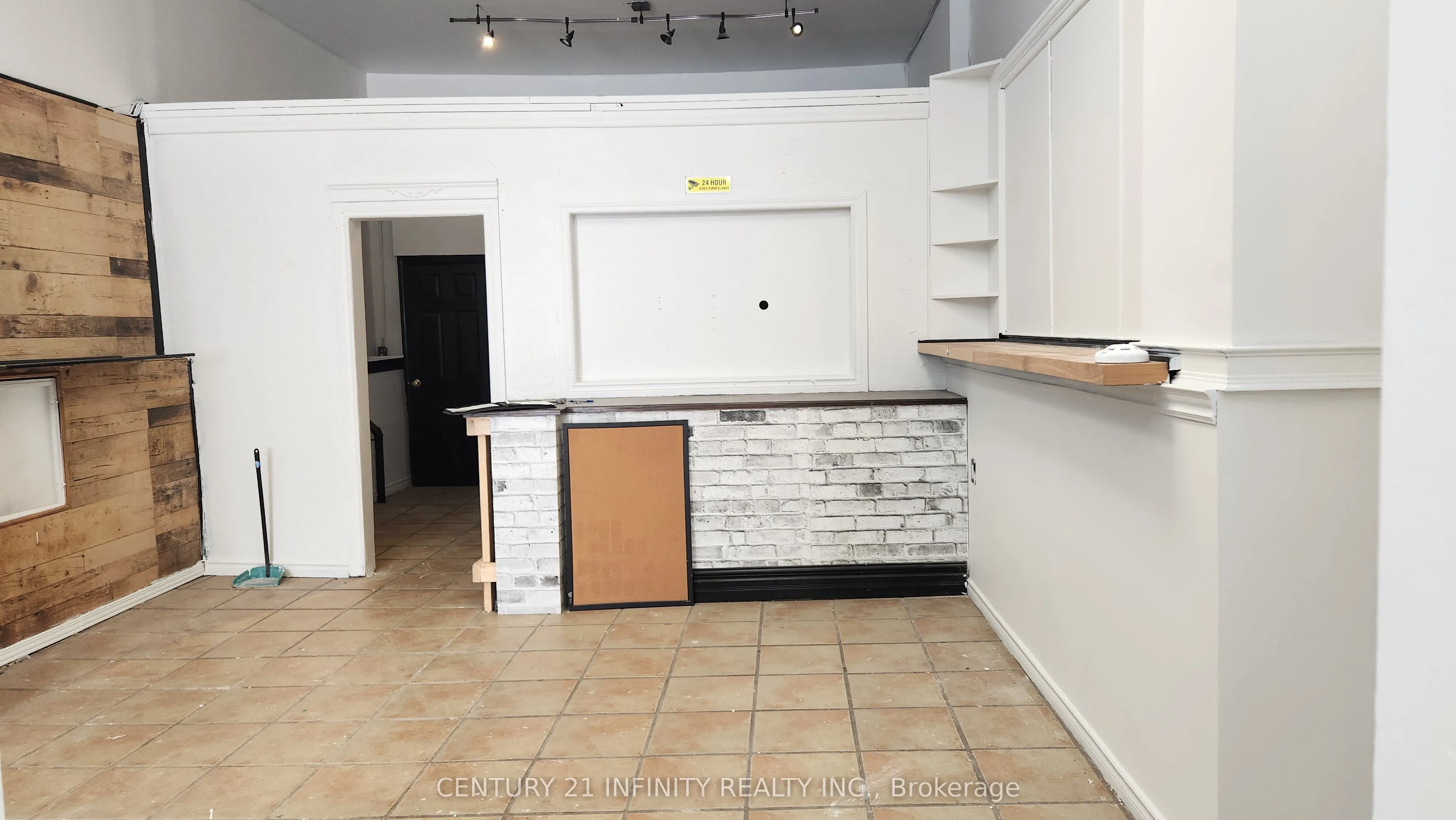 134-142 Simcoe Street S