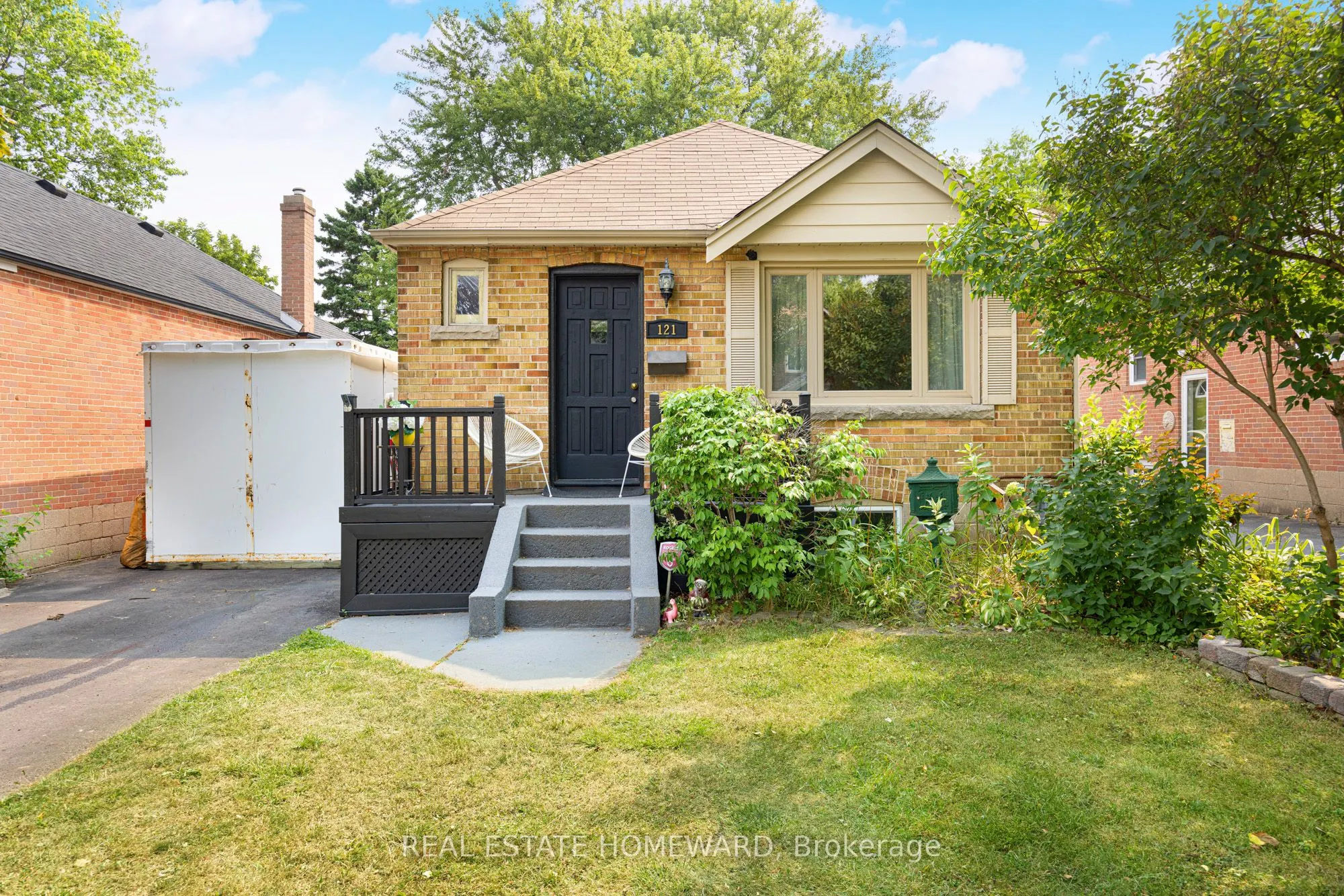 121 Sandown Avenue