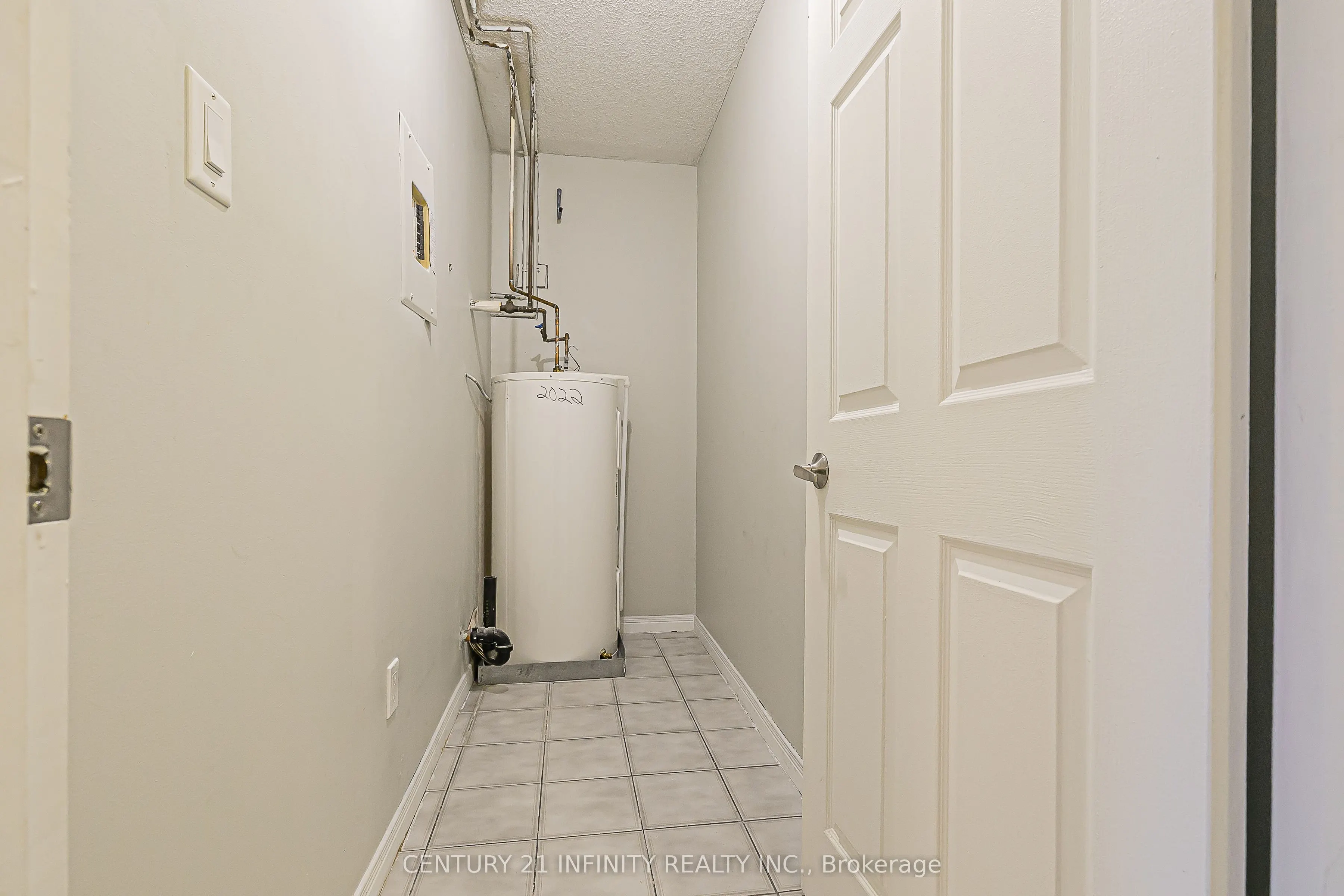 80 Athol Street E, #306