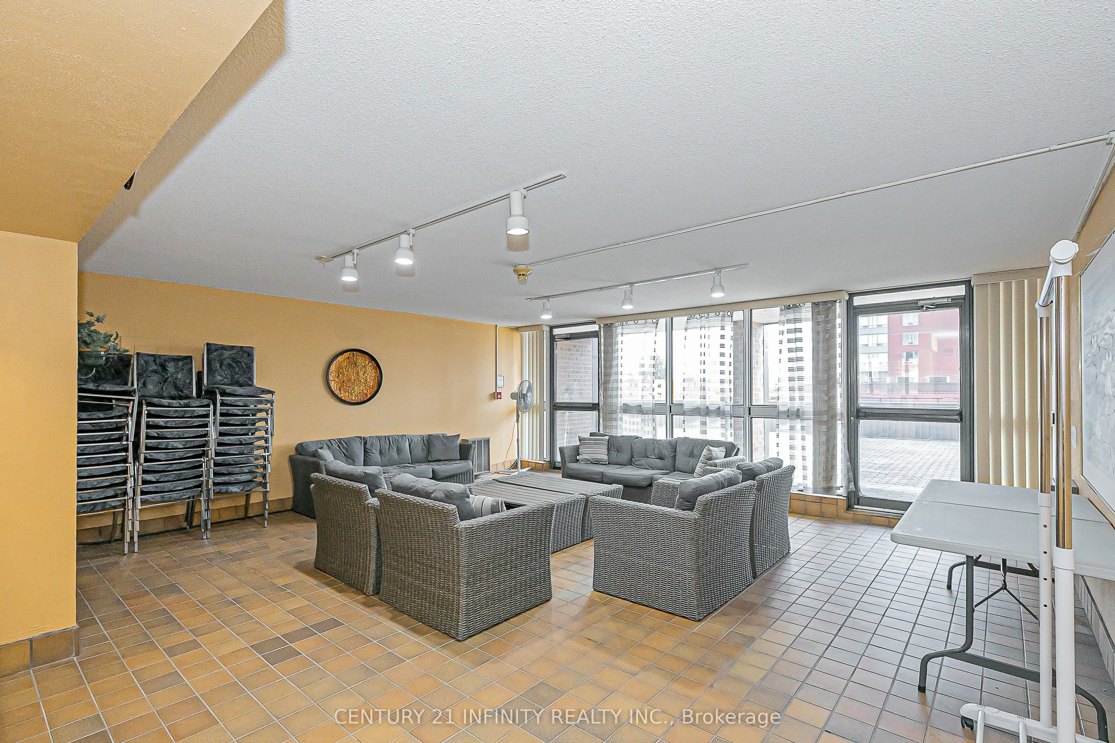 80 Athol Street E, #306