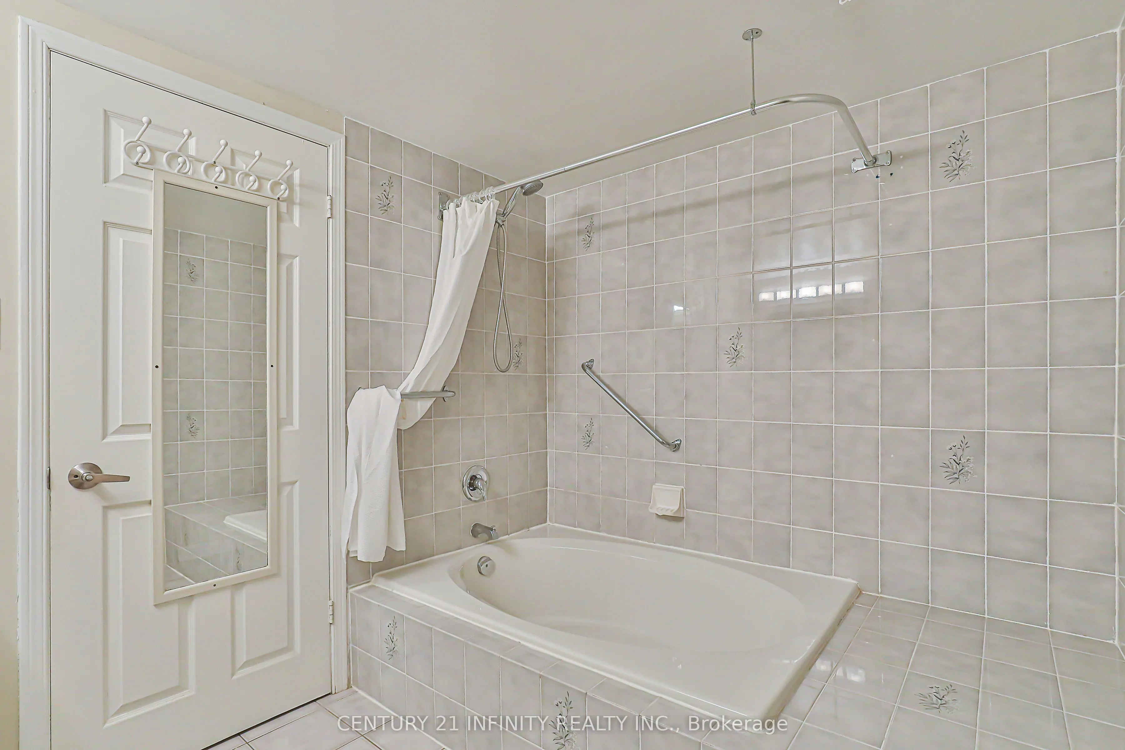 80 Athol Street E, #306