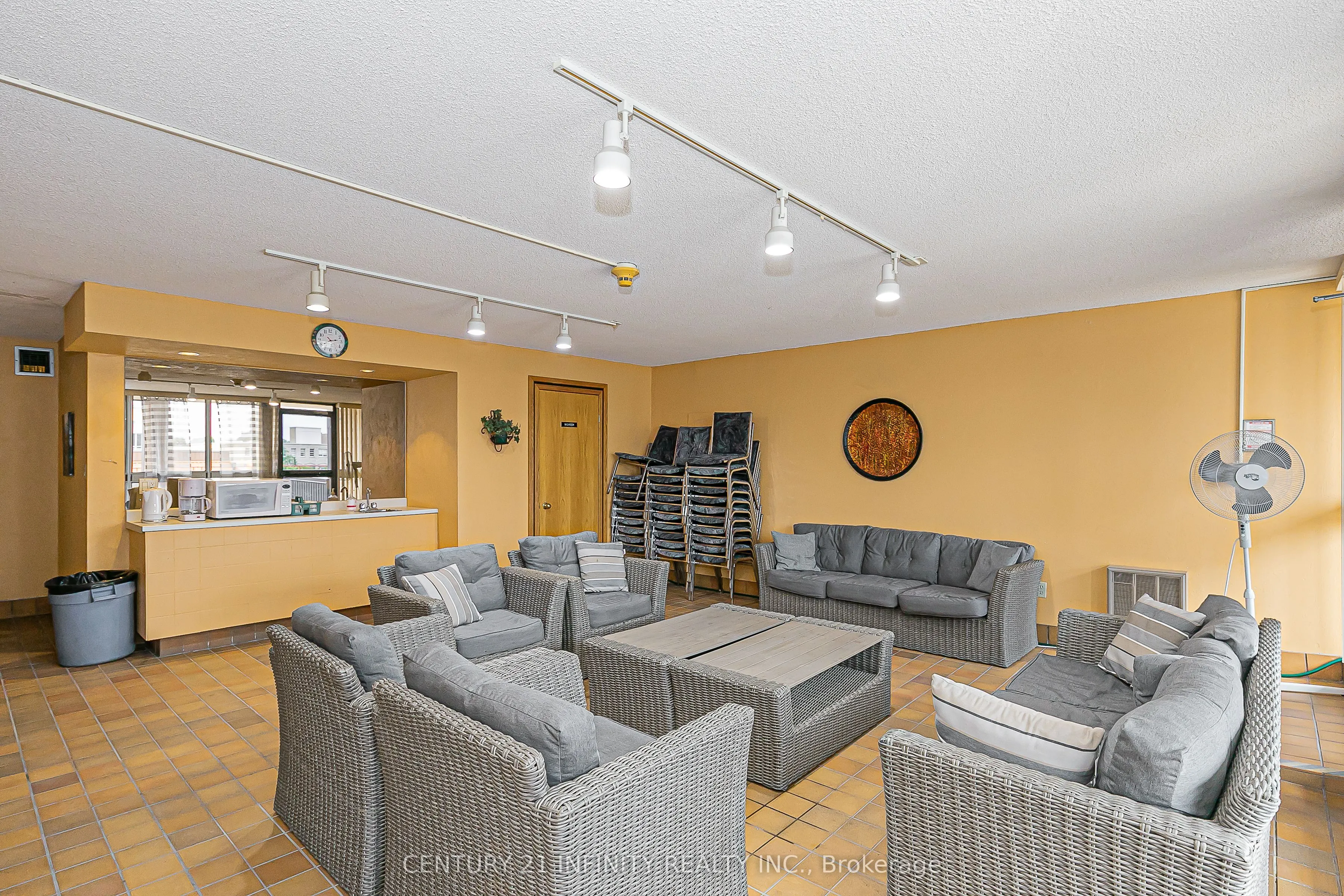 80 Athol Street E, #306