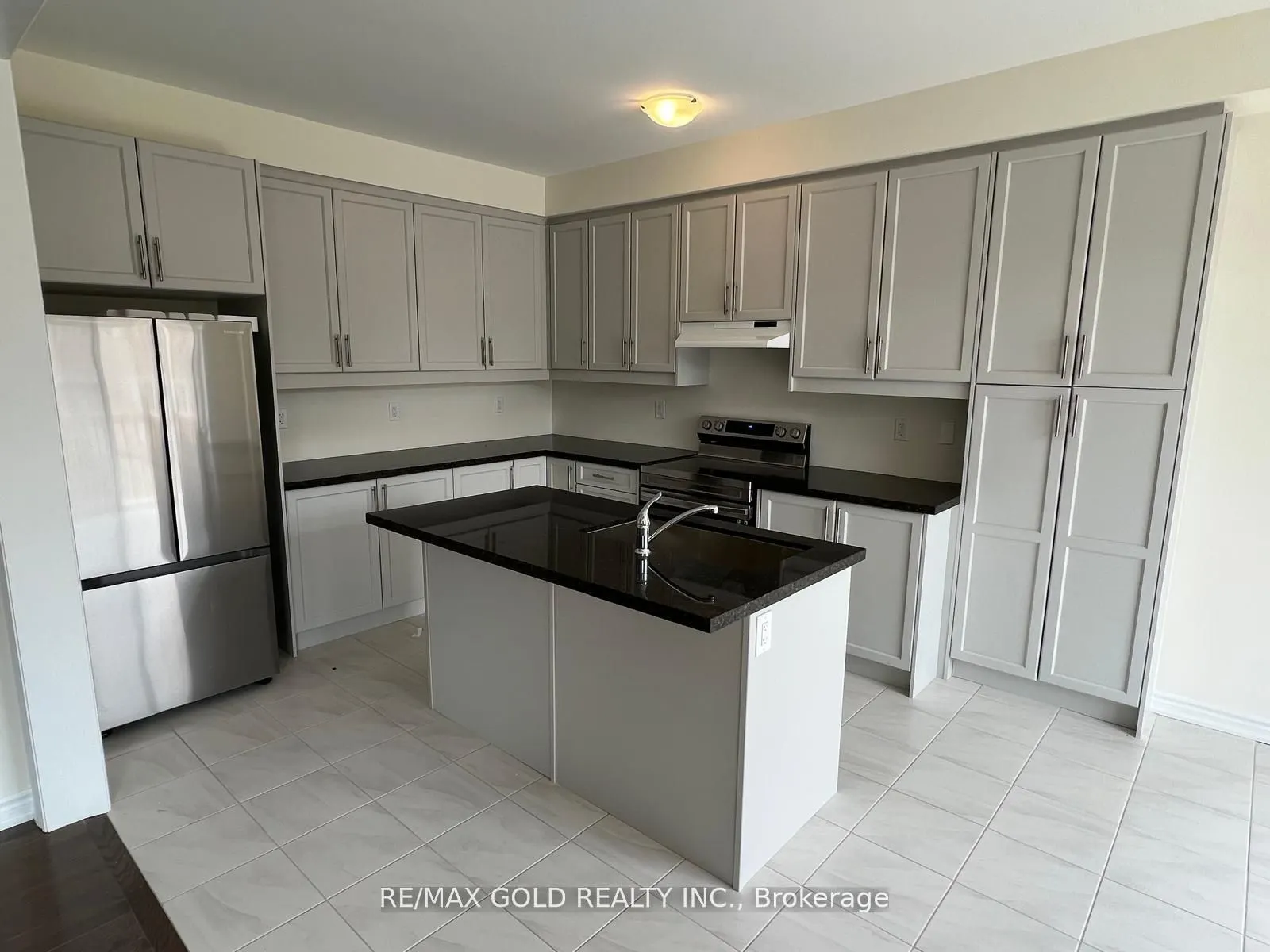 888 Rexton Drive, #Upper