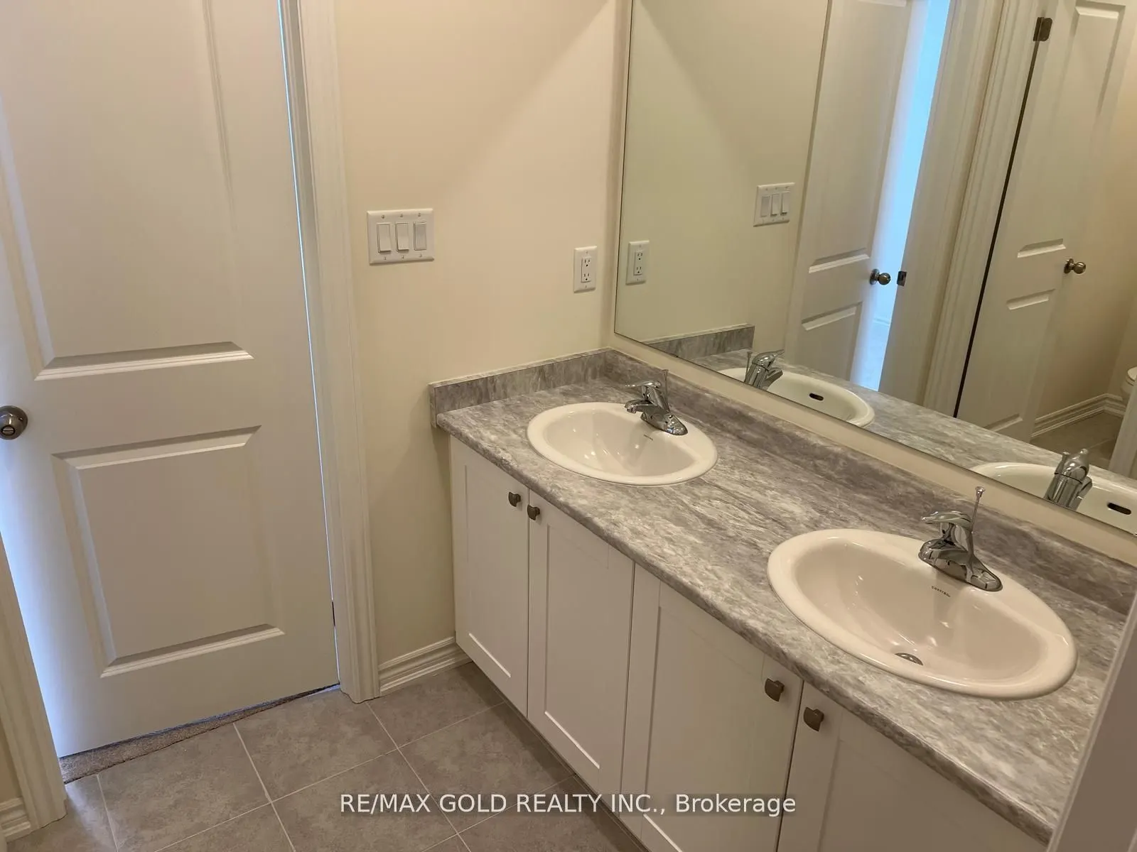 888 Rexton Drive, #Upper