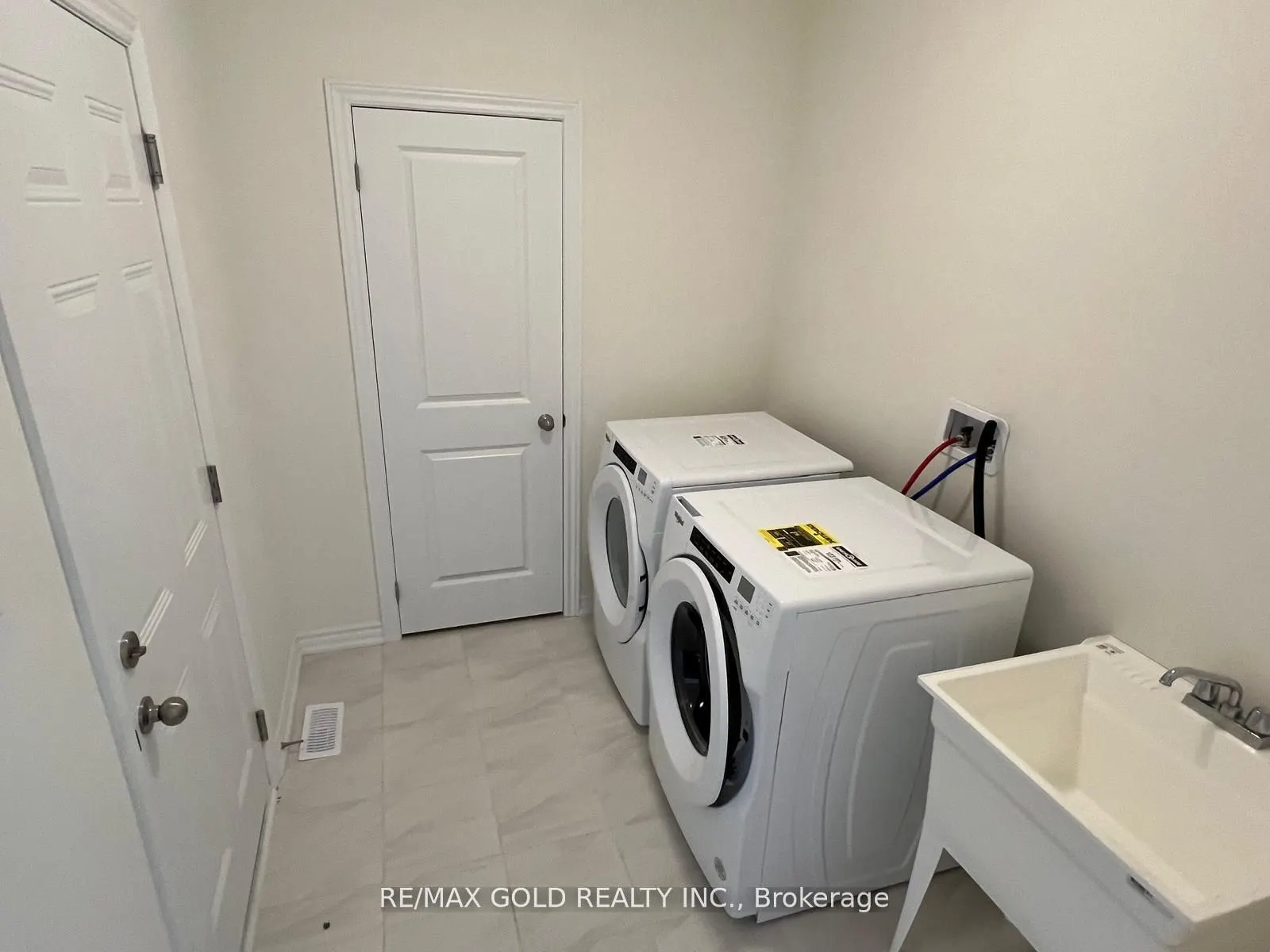 888 Rexton Drive, #Upper