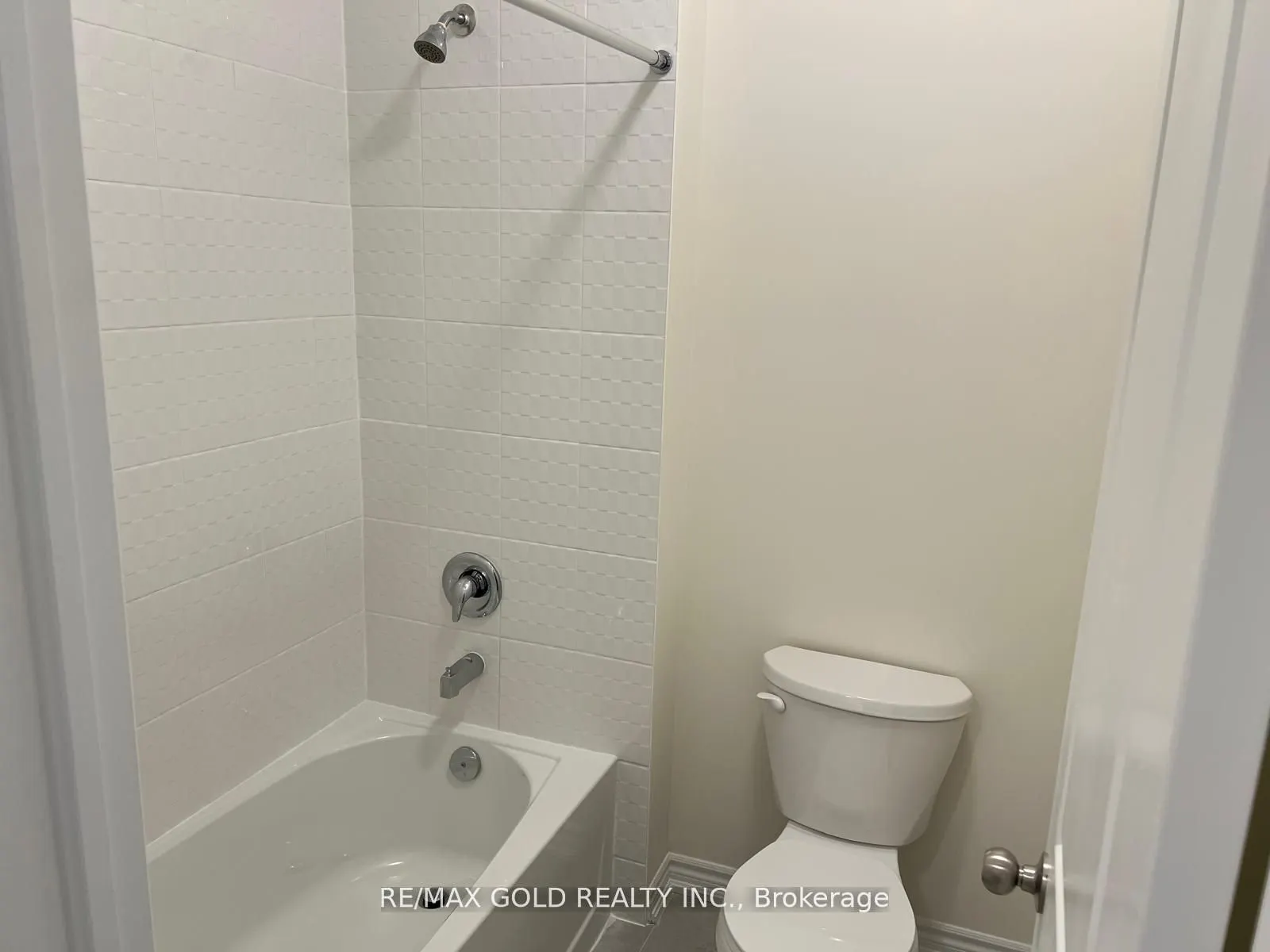 888 Rexton Drive, #Upper