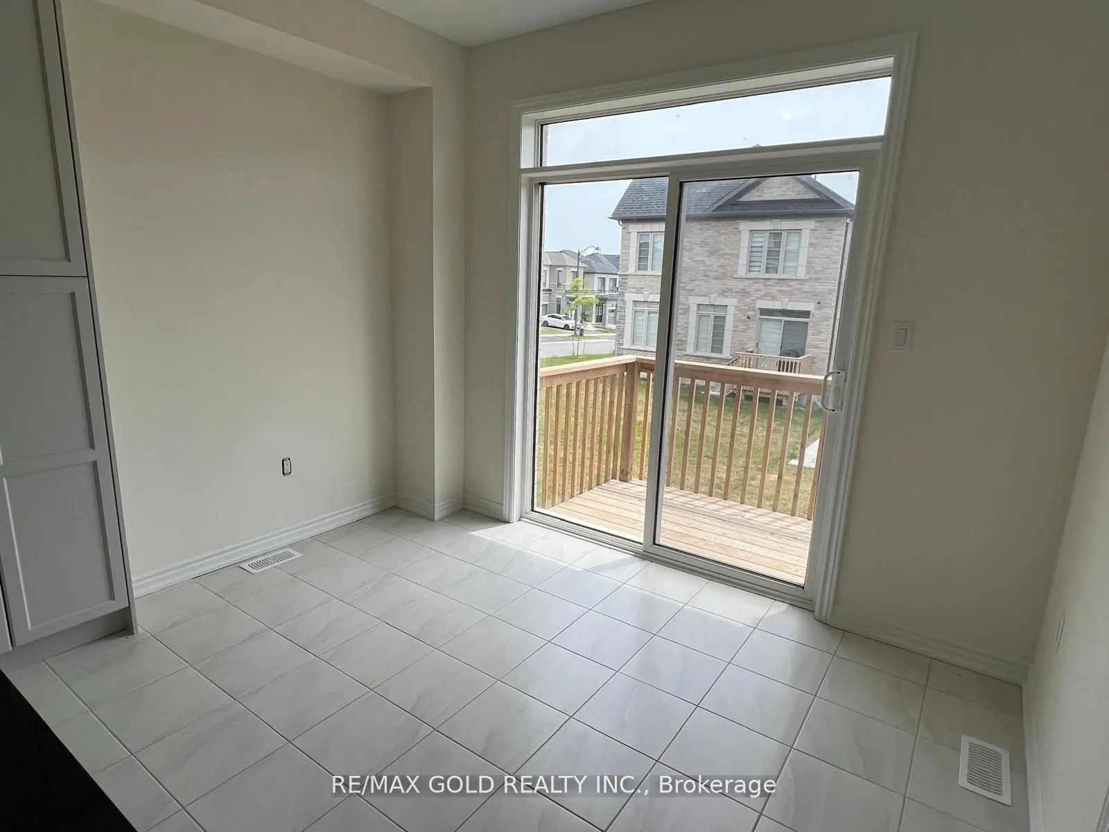 888 Rexton Drive, #Upper