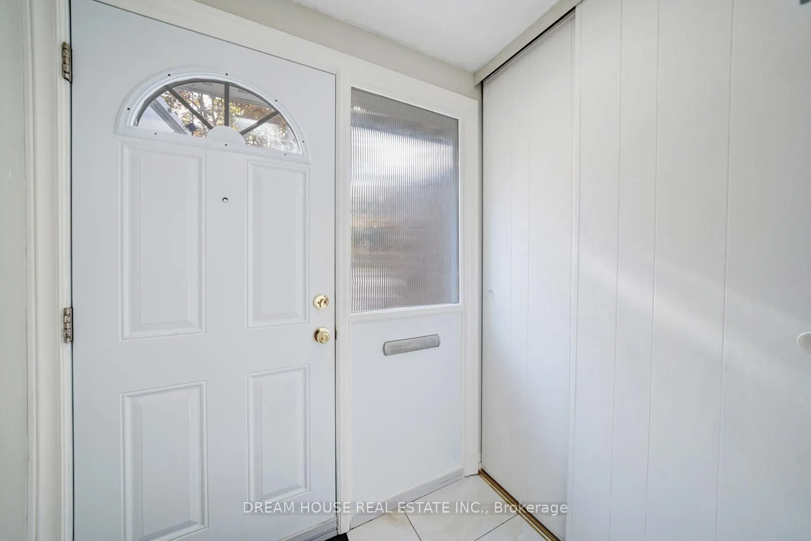 850 Huntingwood Drive, #106