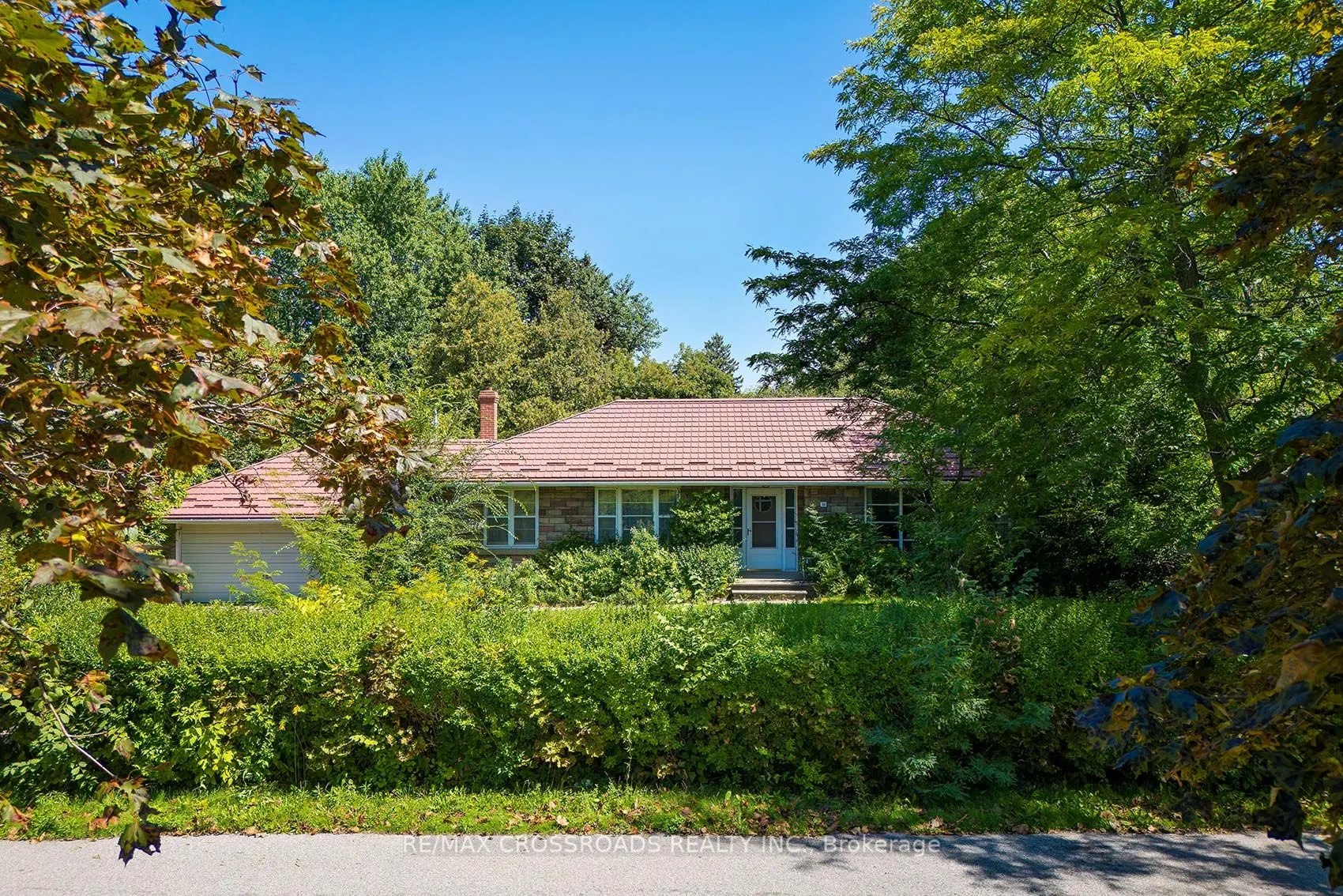 11 Faircroft Boulevard