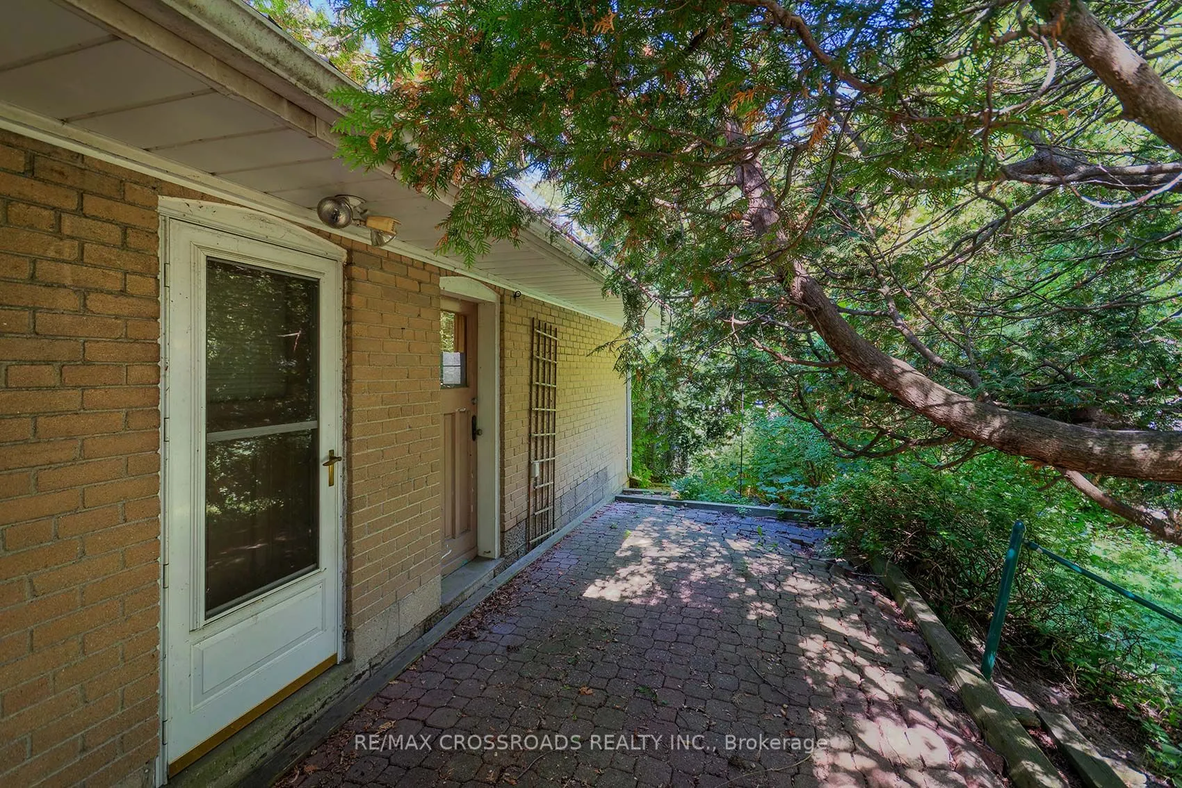 11 Faircroft Boulevard