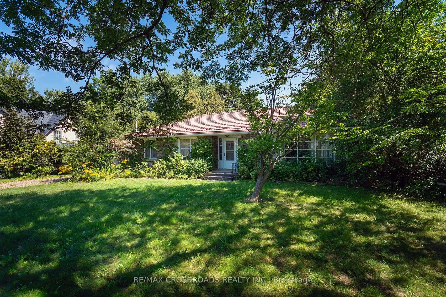 11 Faircroft Boulevard