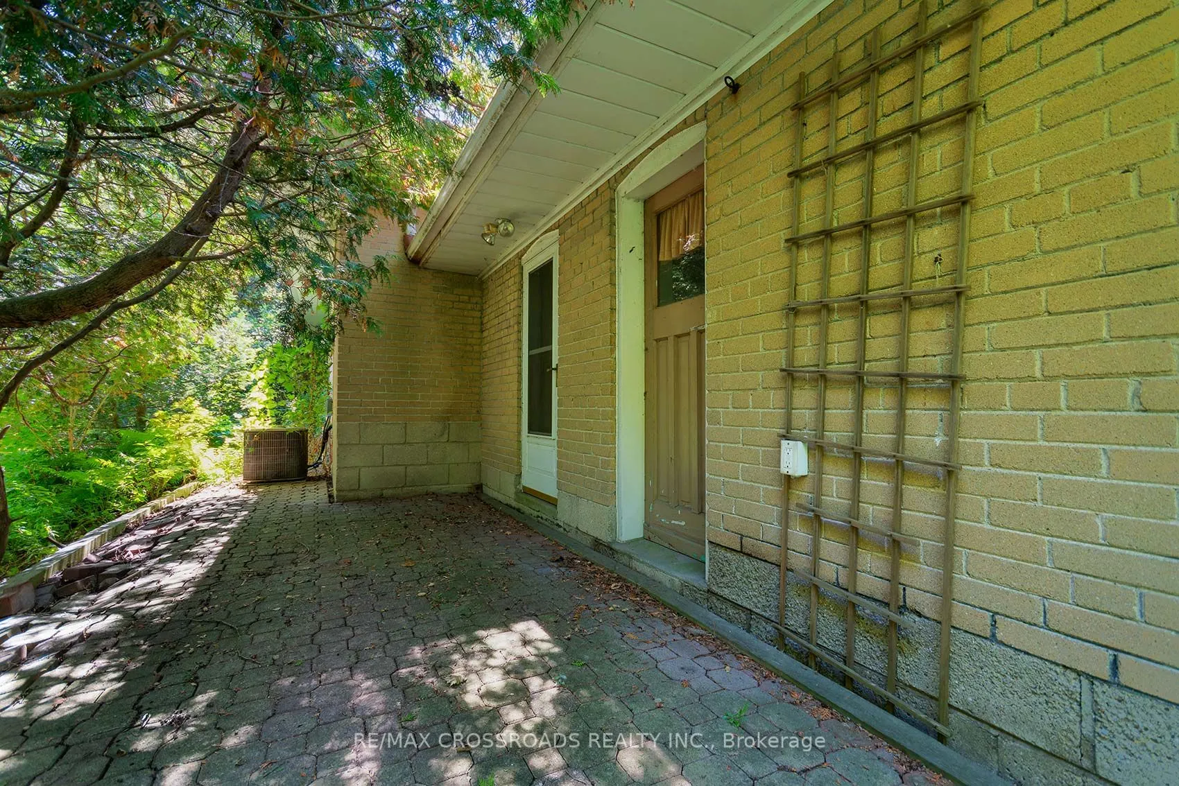 11 Faircroft Boulevard