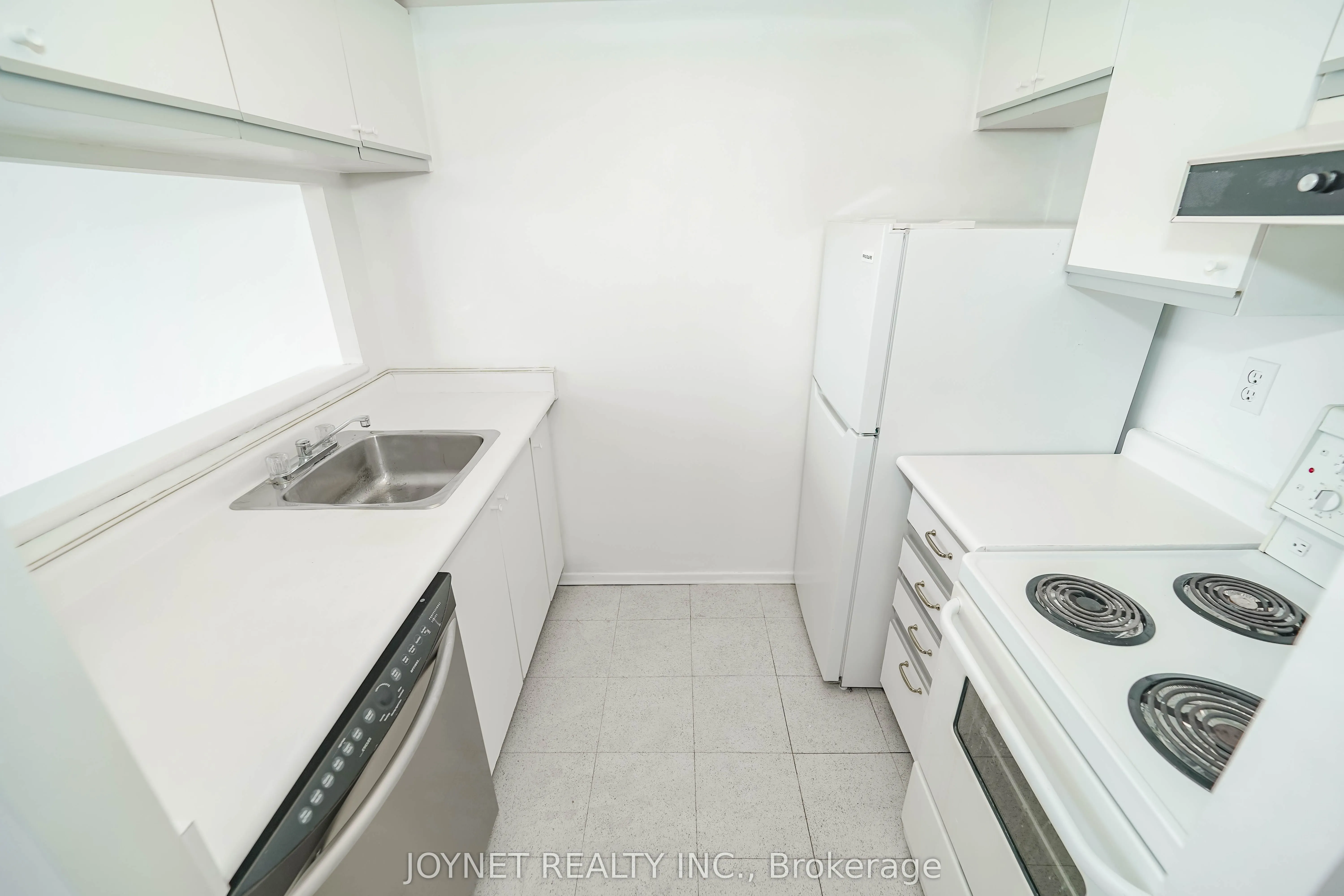 2460 Eglinton Avenue E, #917