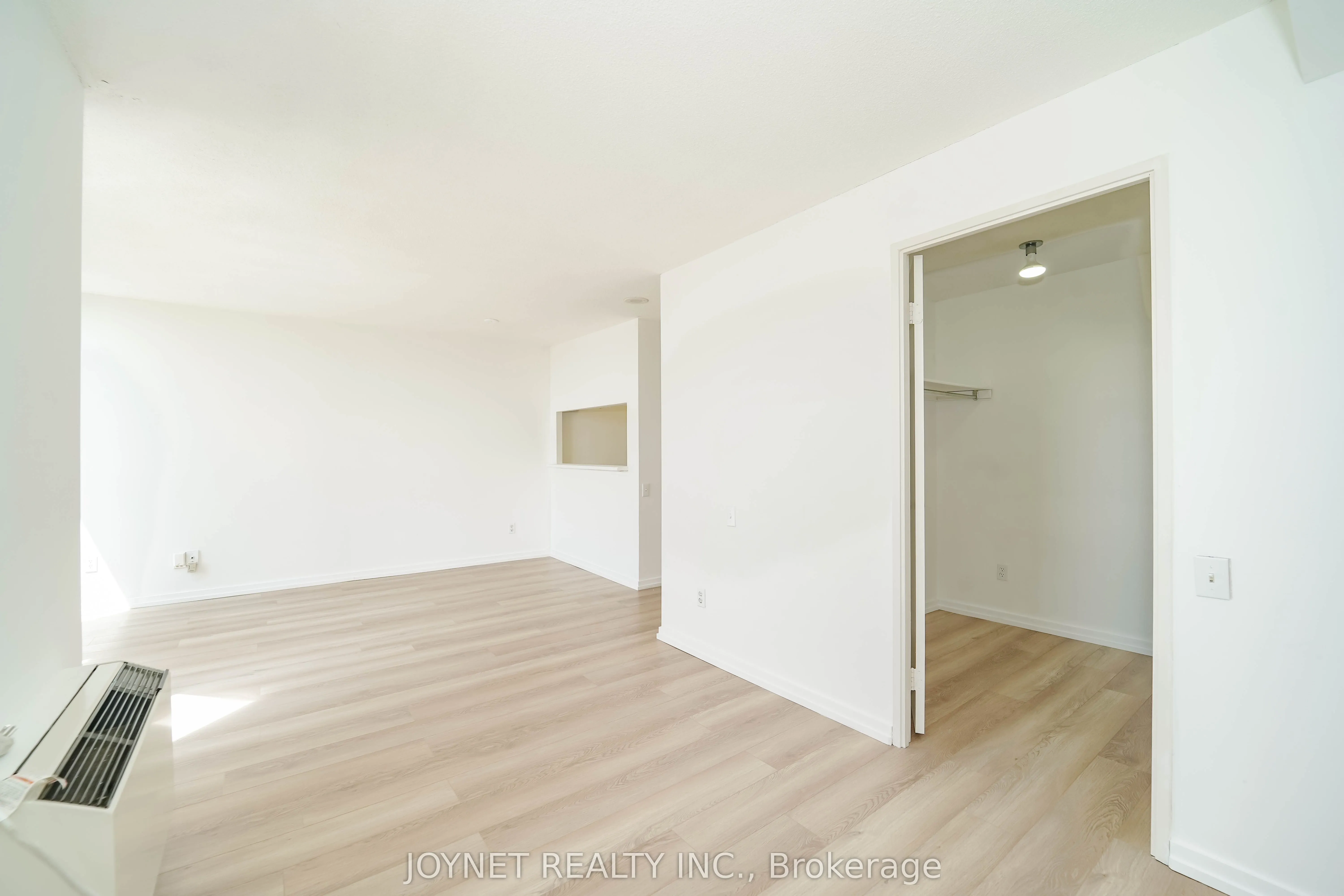 2460 Eglinton Avenue E, #917