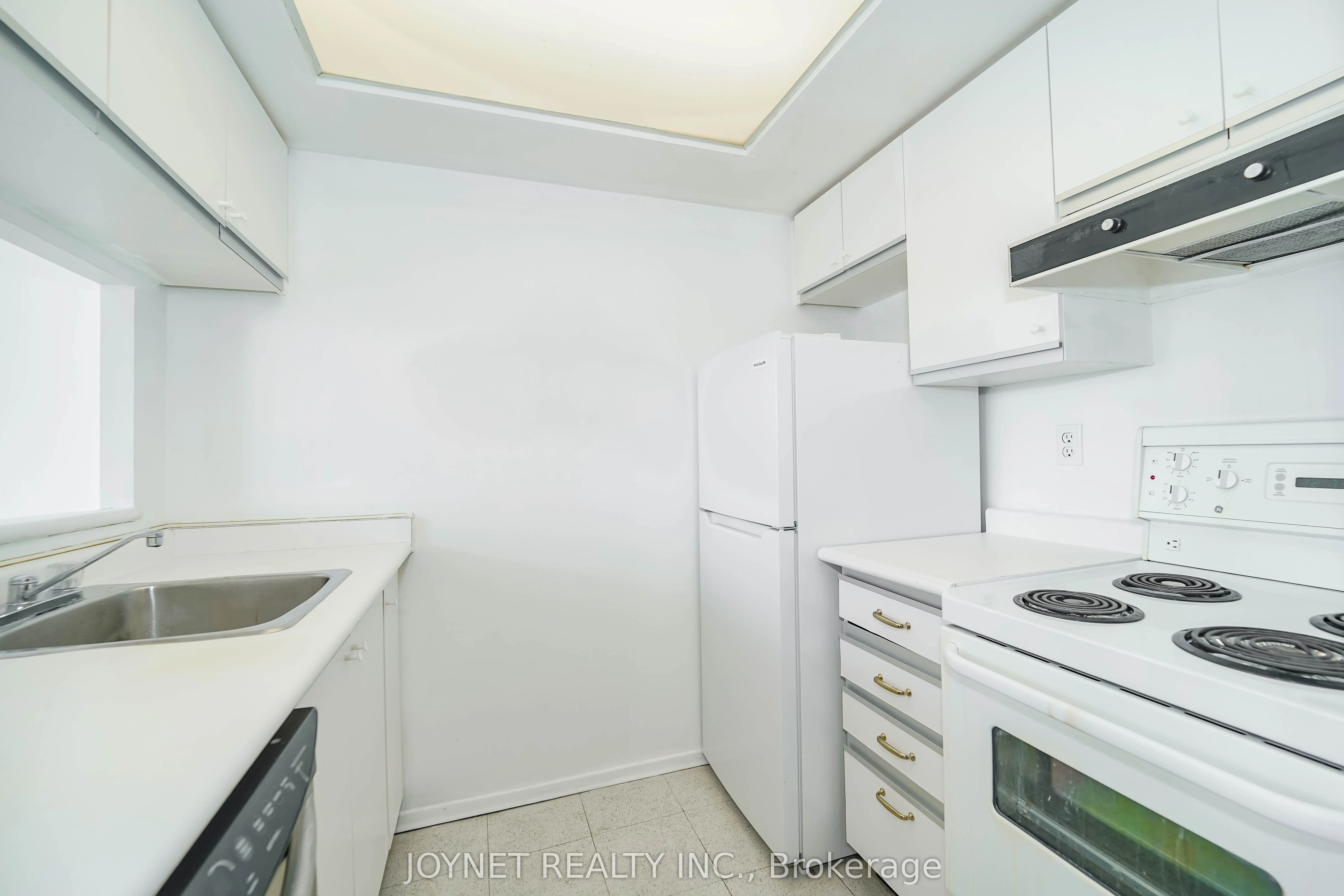 2460 Eglinton Avenue E, #917