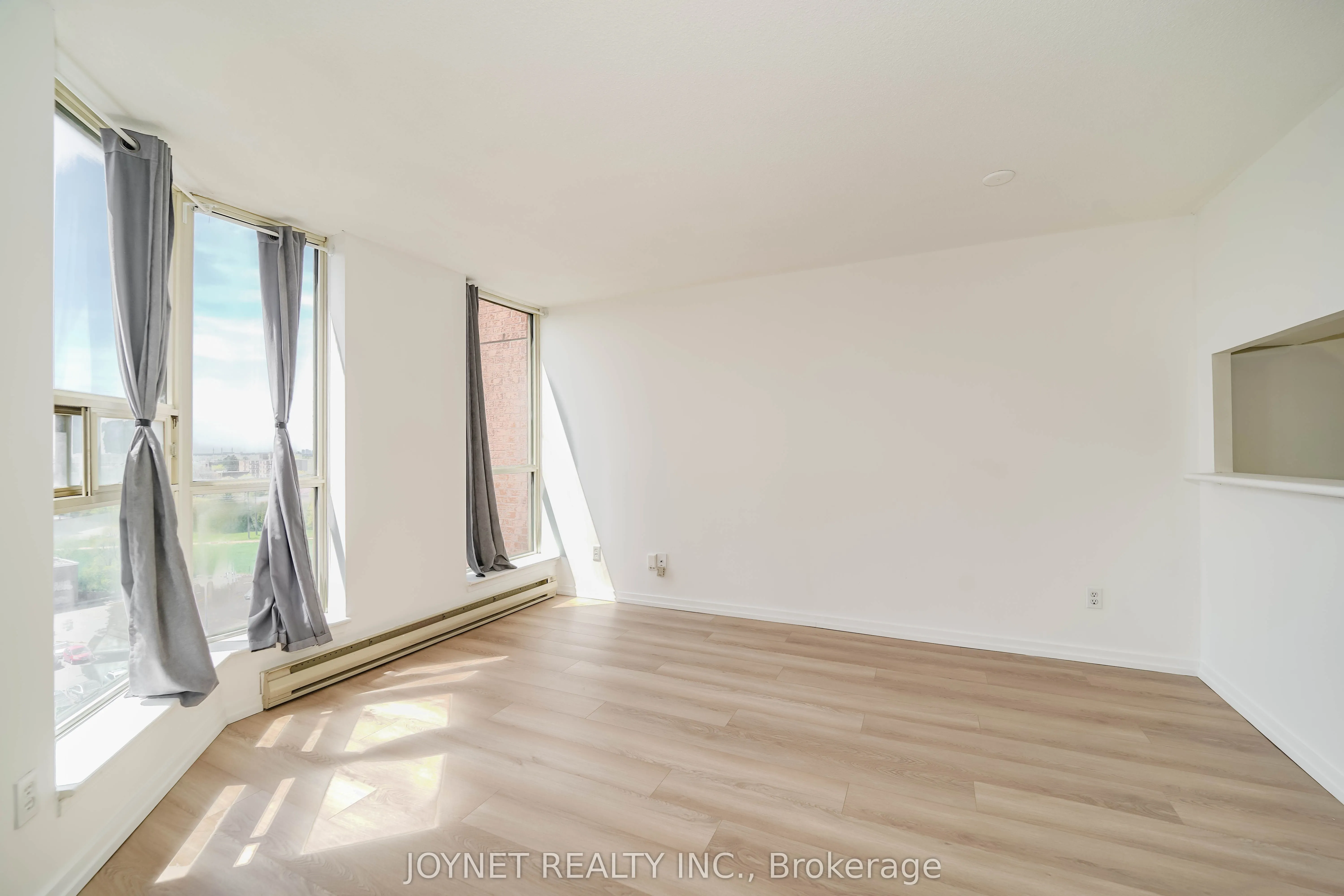 2460 Eglinton Avenue E, #917