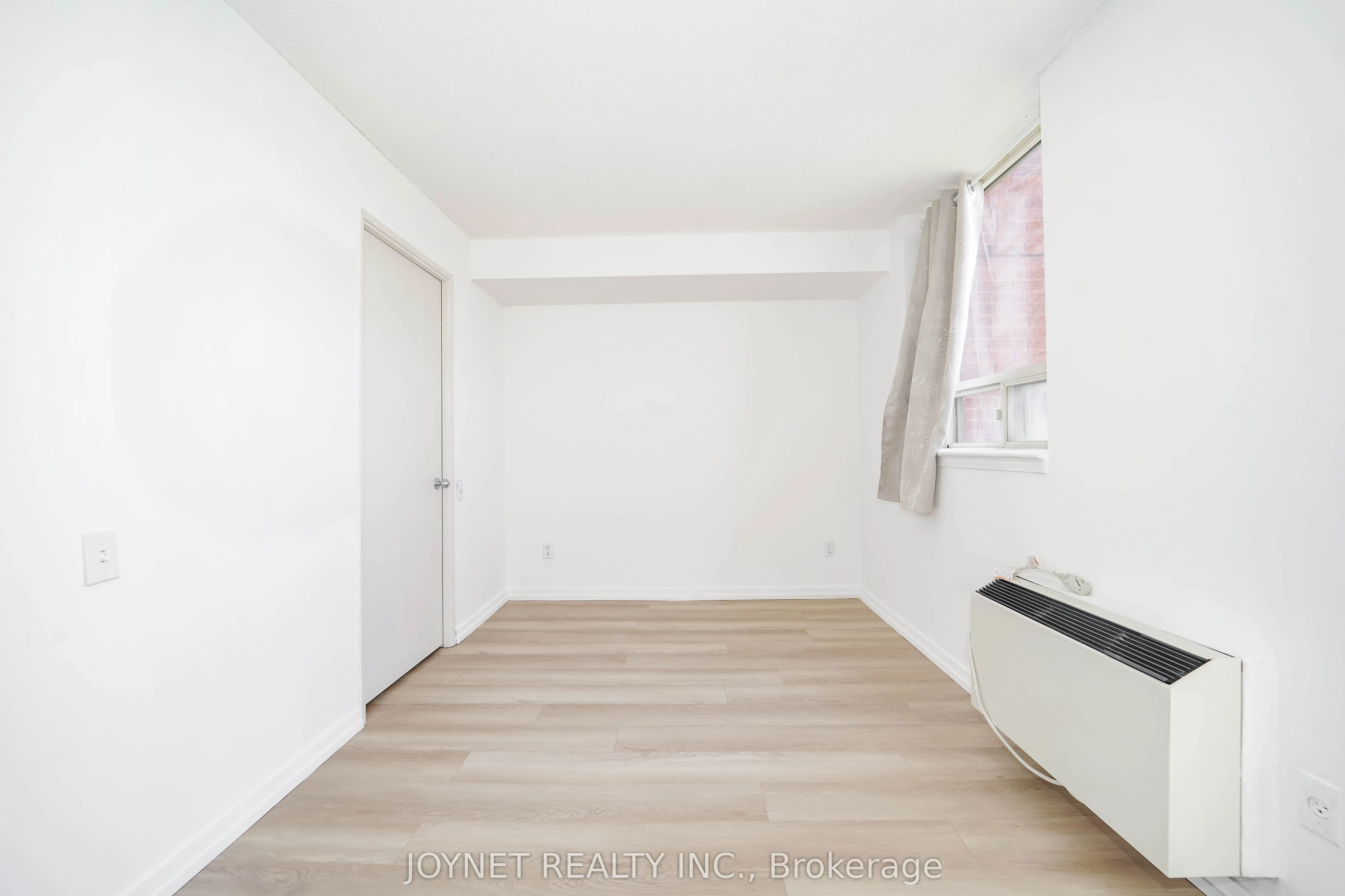 2460 Eglinton Avenue E, #917