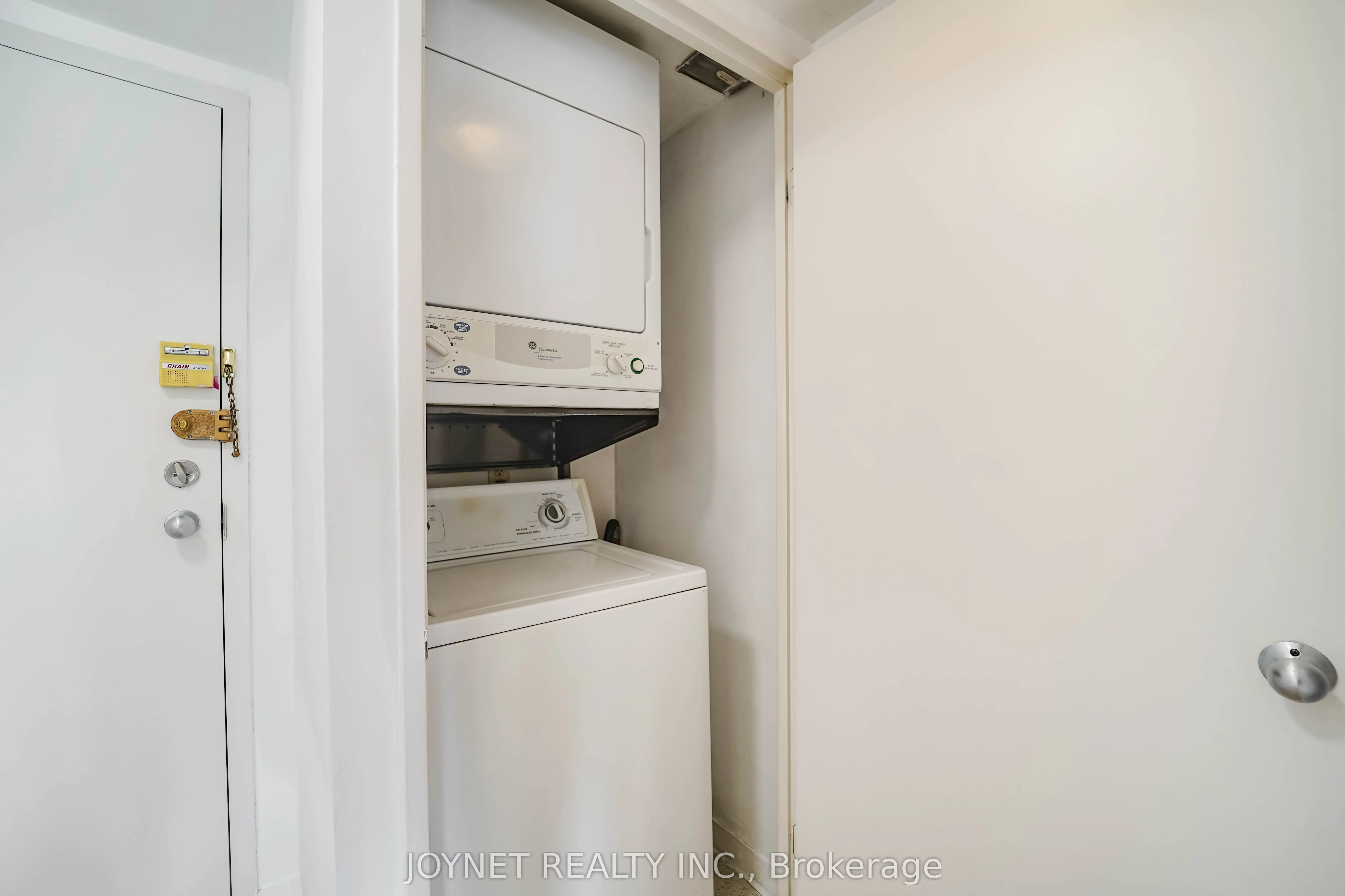2460 Eglinton Avenue E, #917