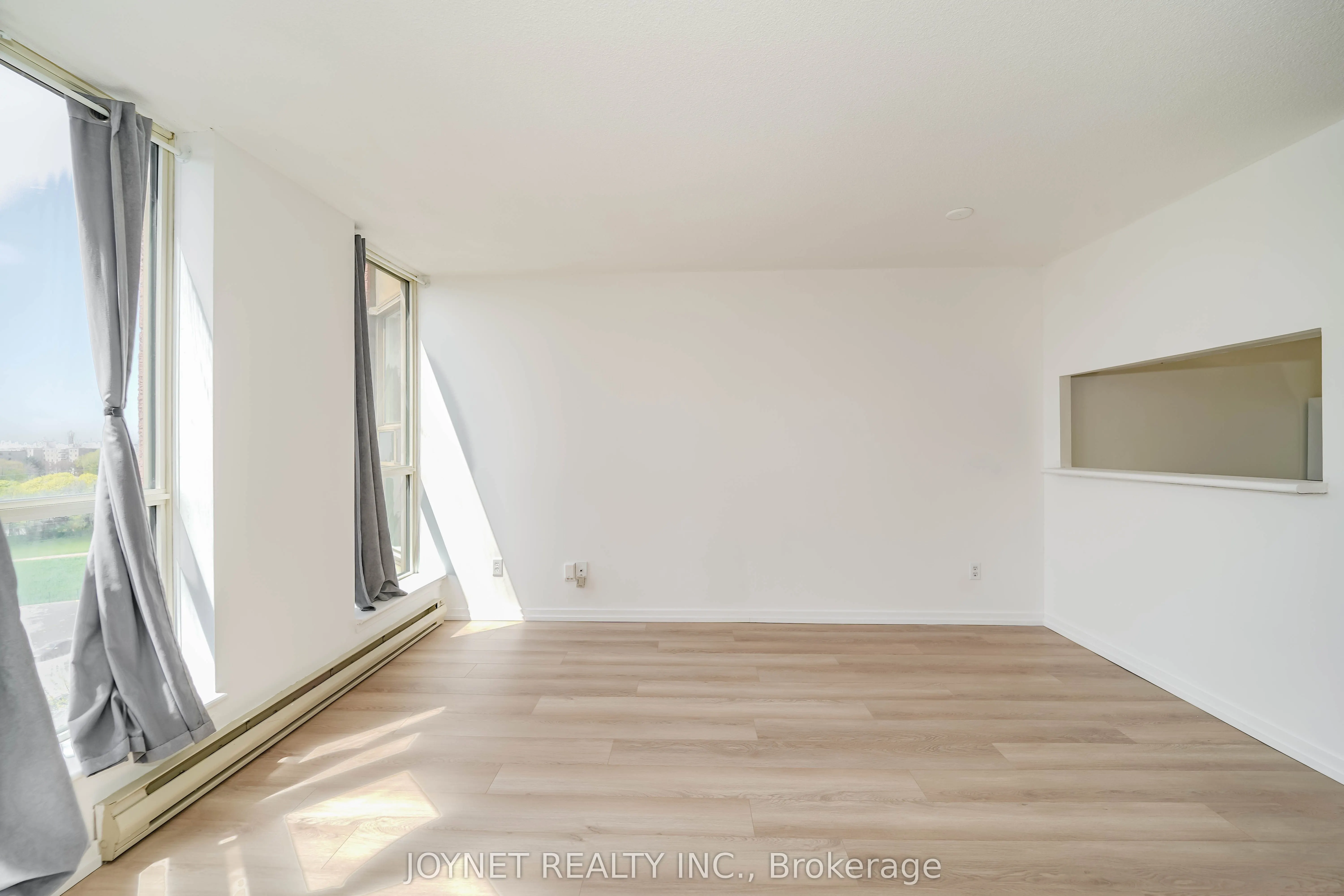 2460 Eglinton Avenue E, #917