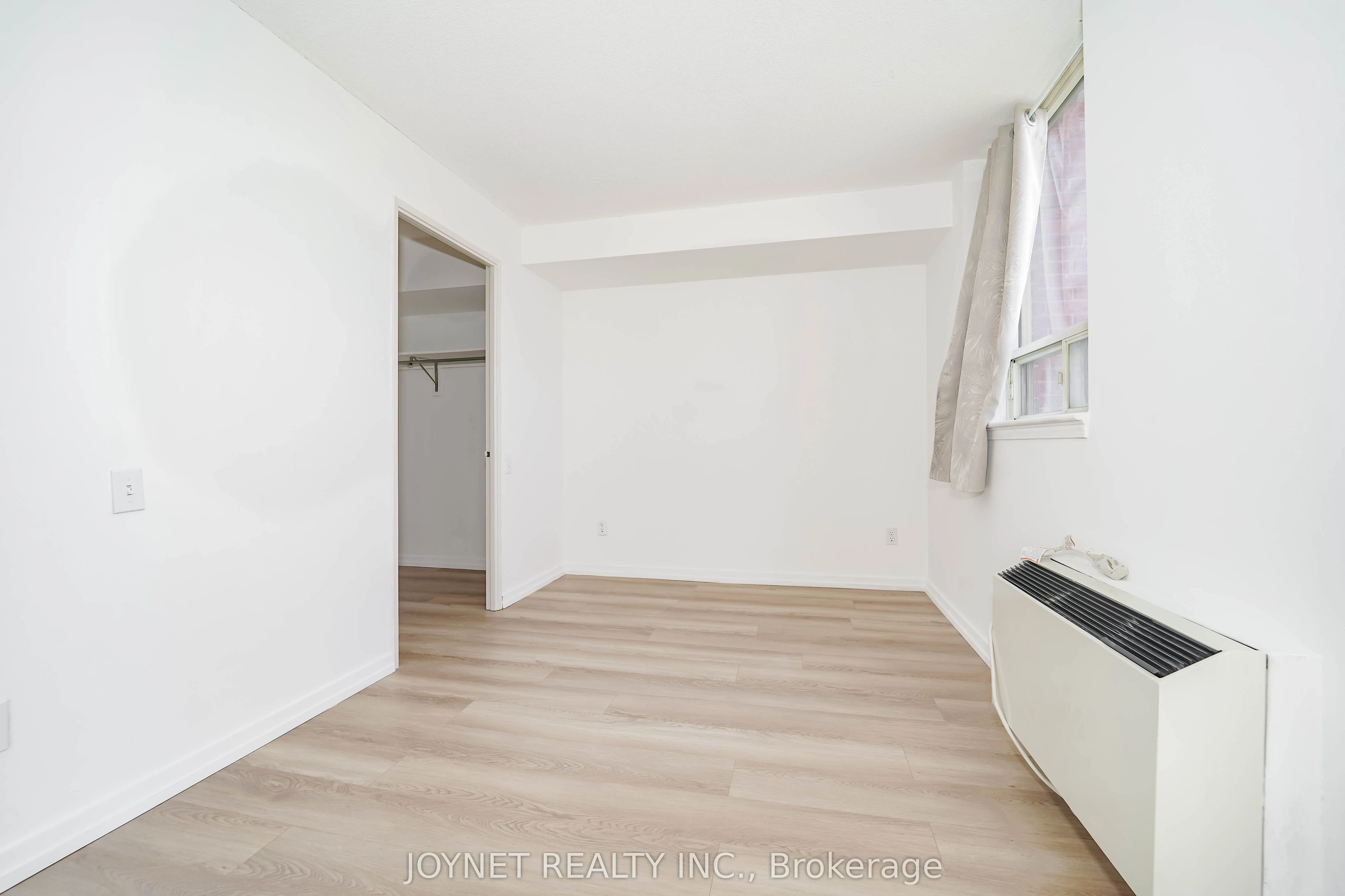 2460 Eglinton Avenue E, #917