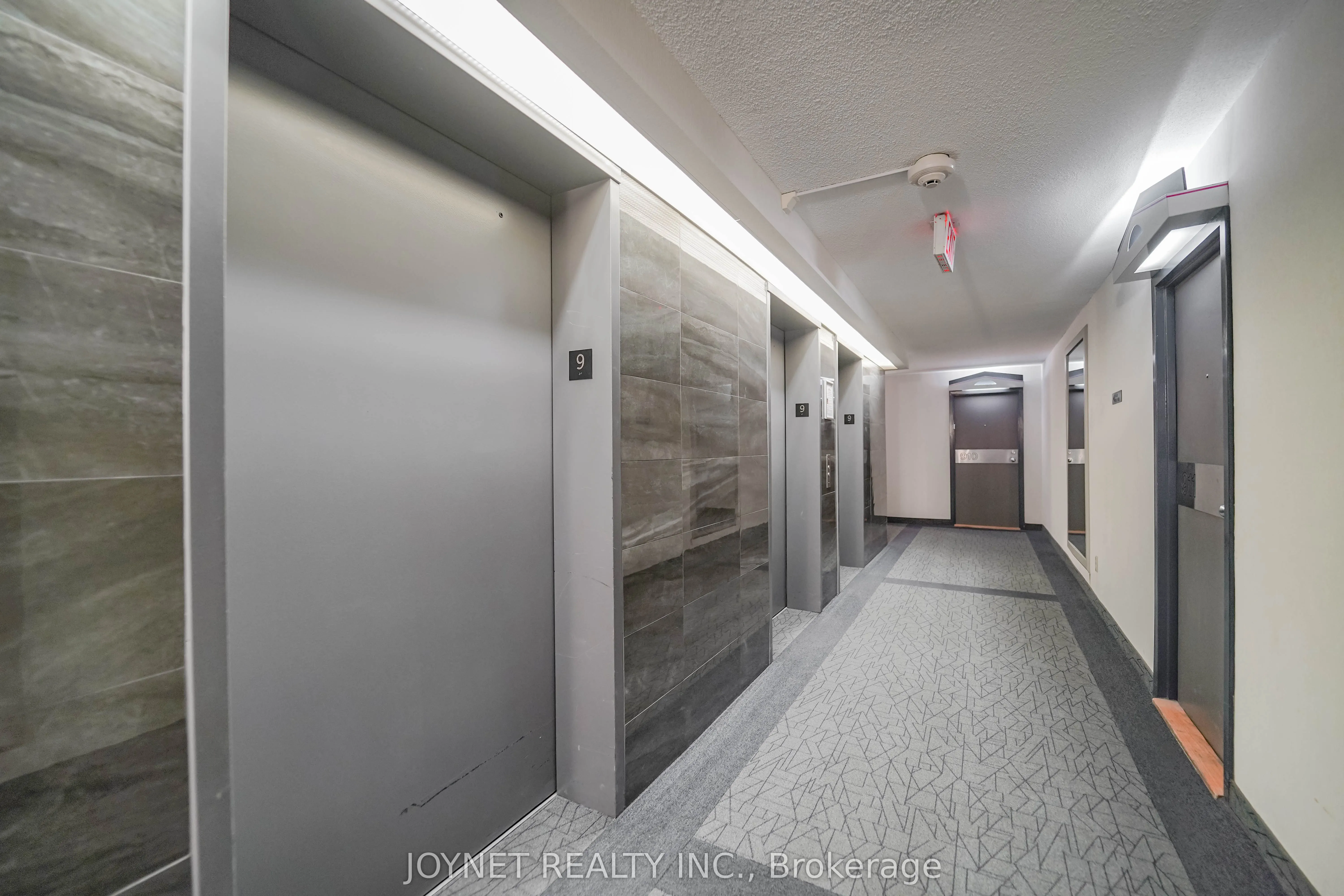 2460 Eglinton Avenue E, #917