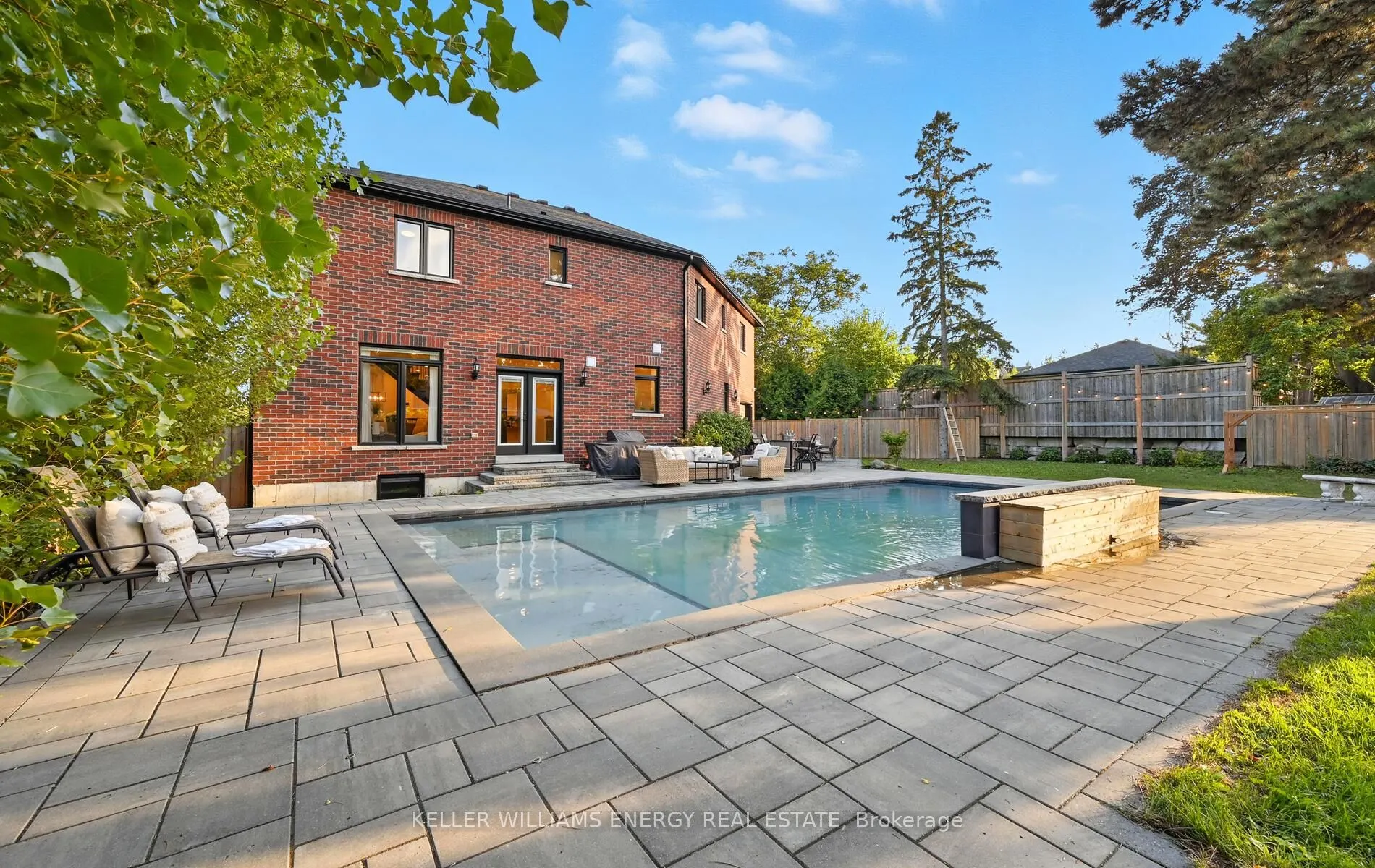 96 Kingsdale Drive