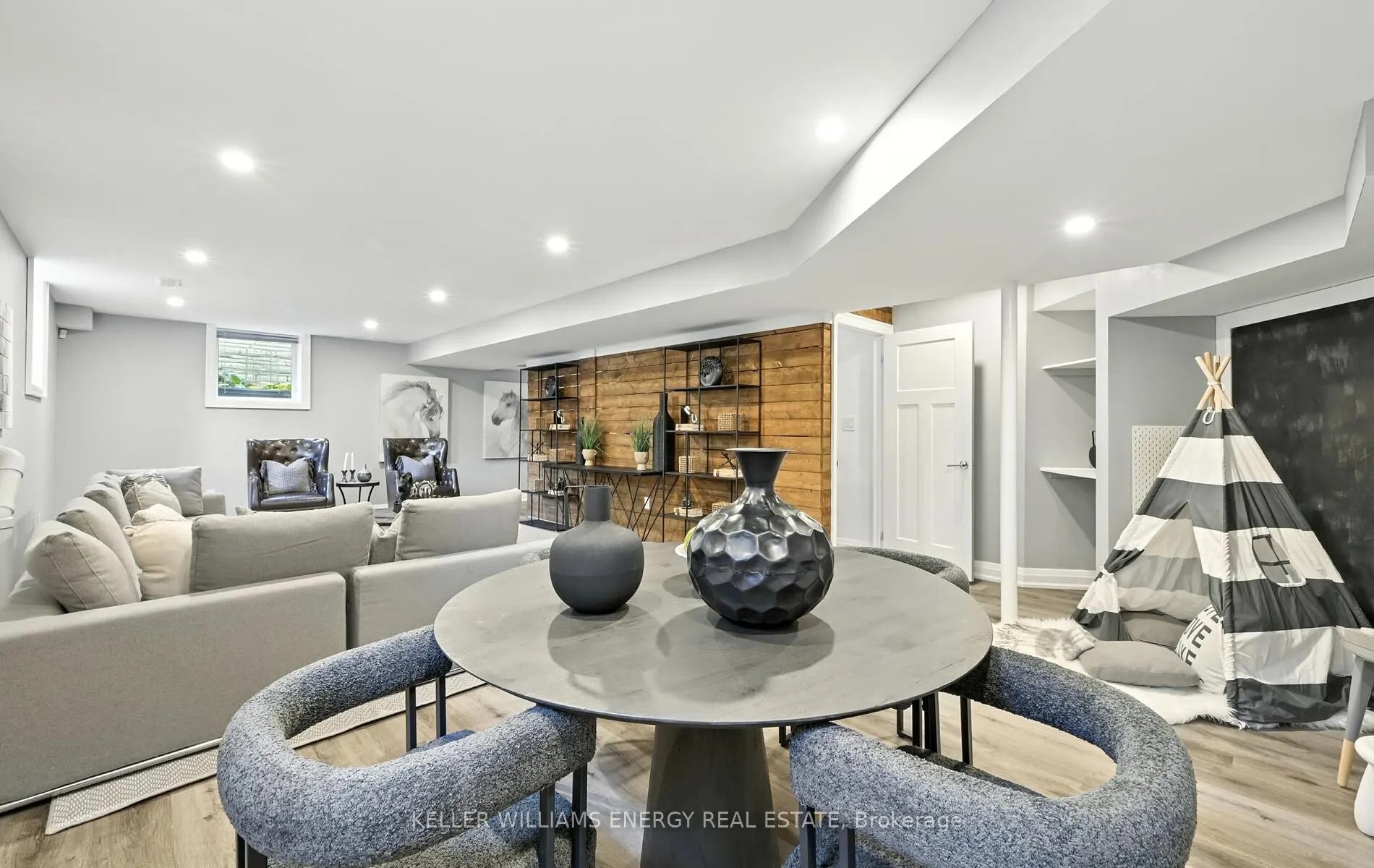 96 Kingsdale Drive