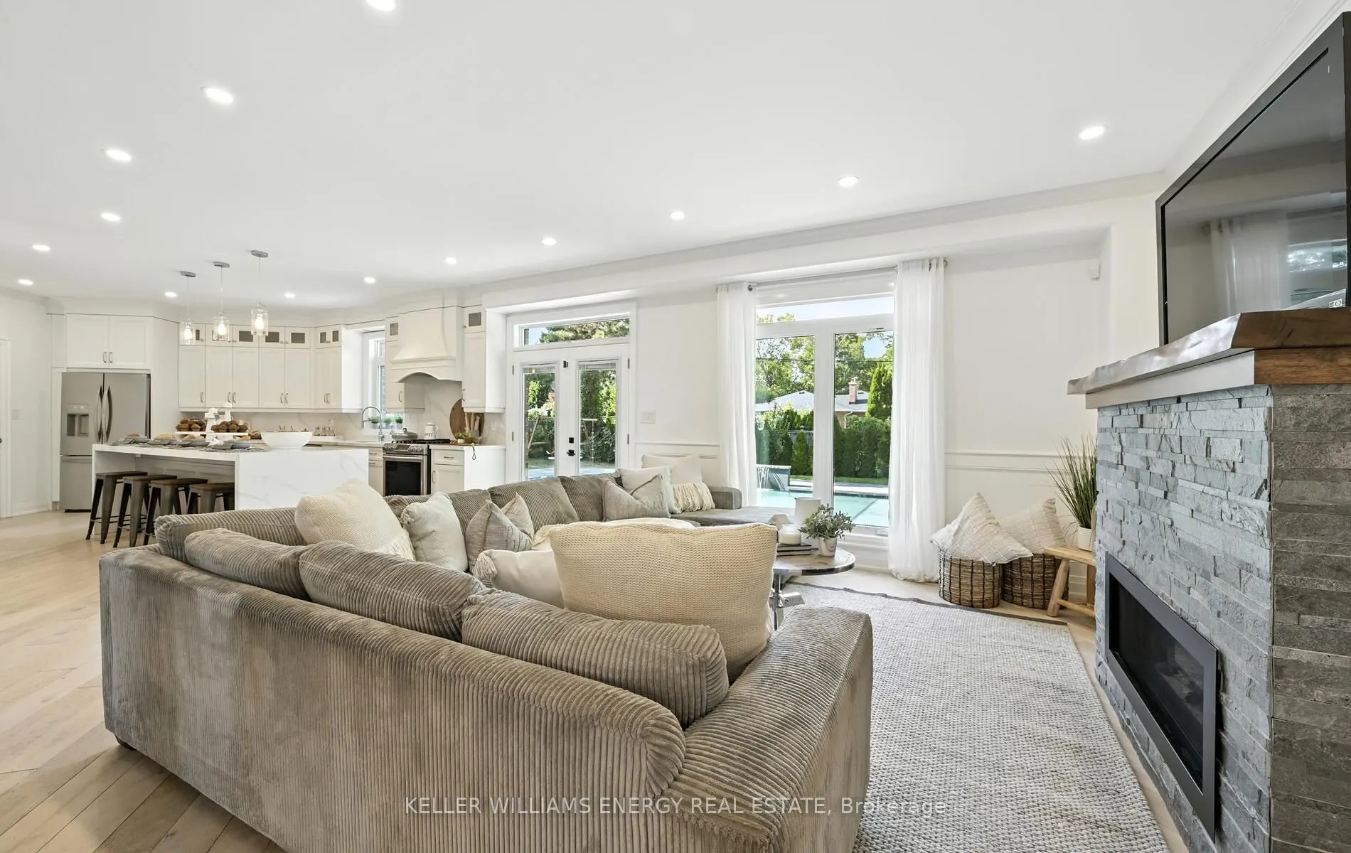 96 Kingsdale Drive
