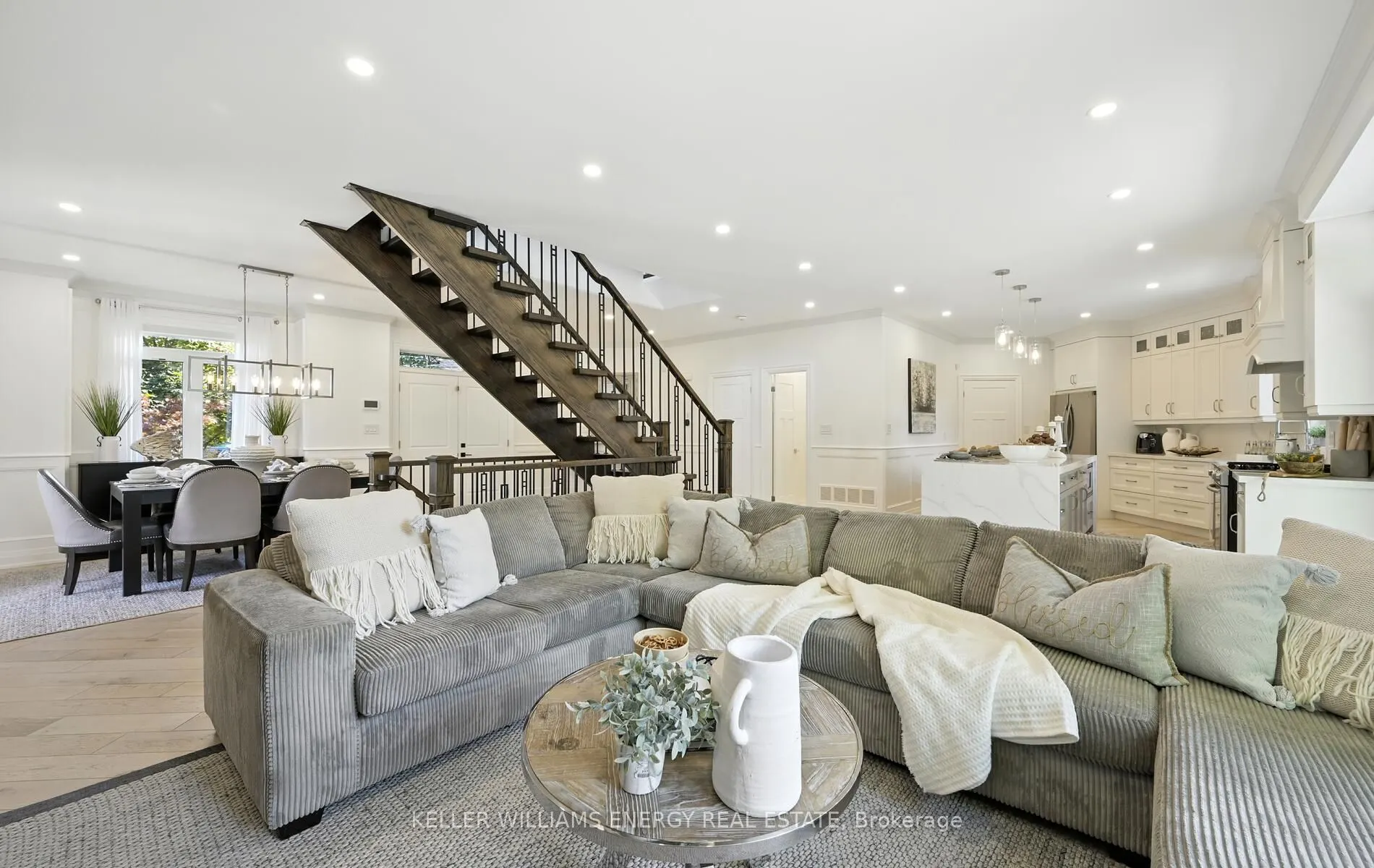 96 Kingsdale Drive