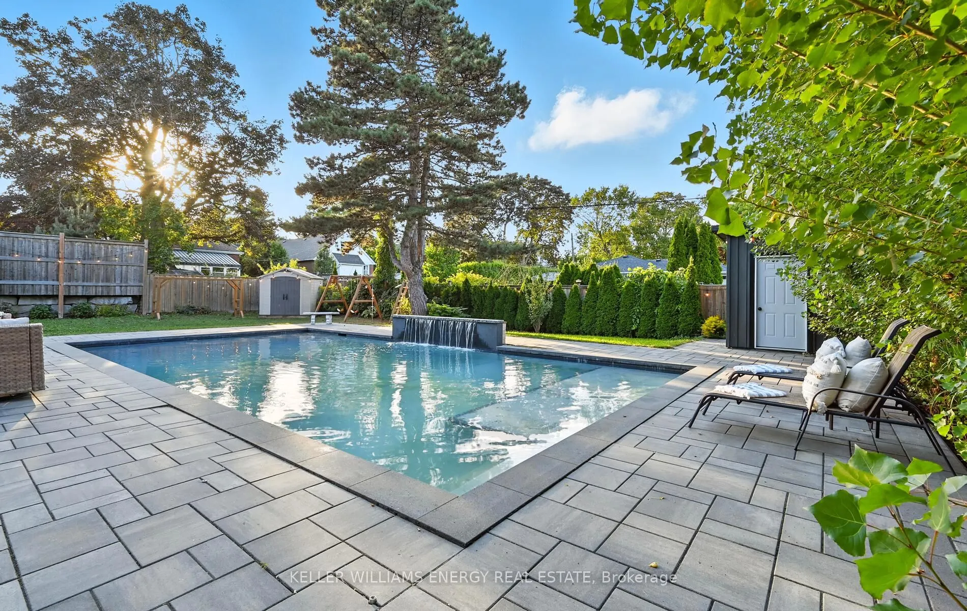 96 Kingsdale Drive