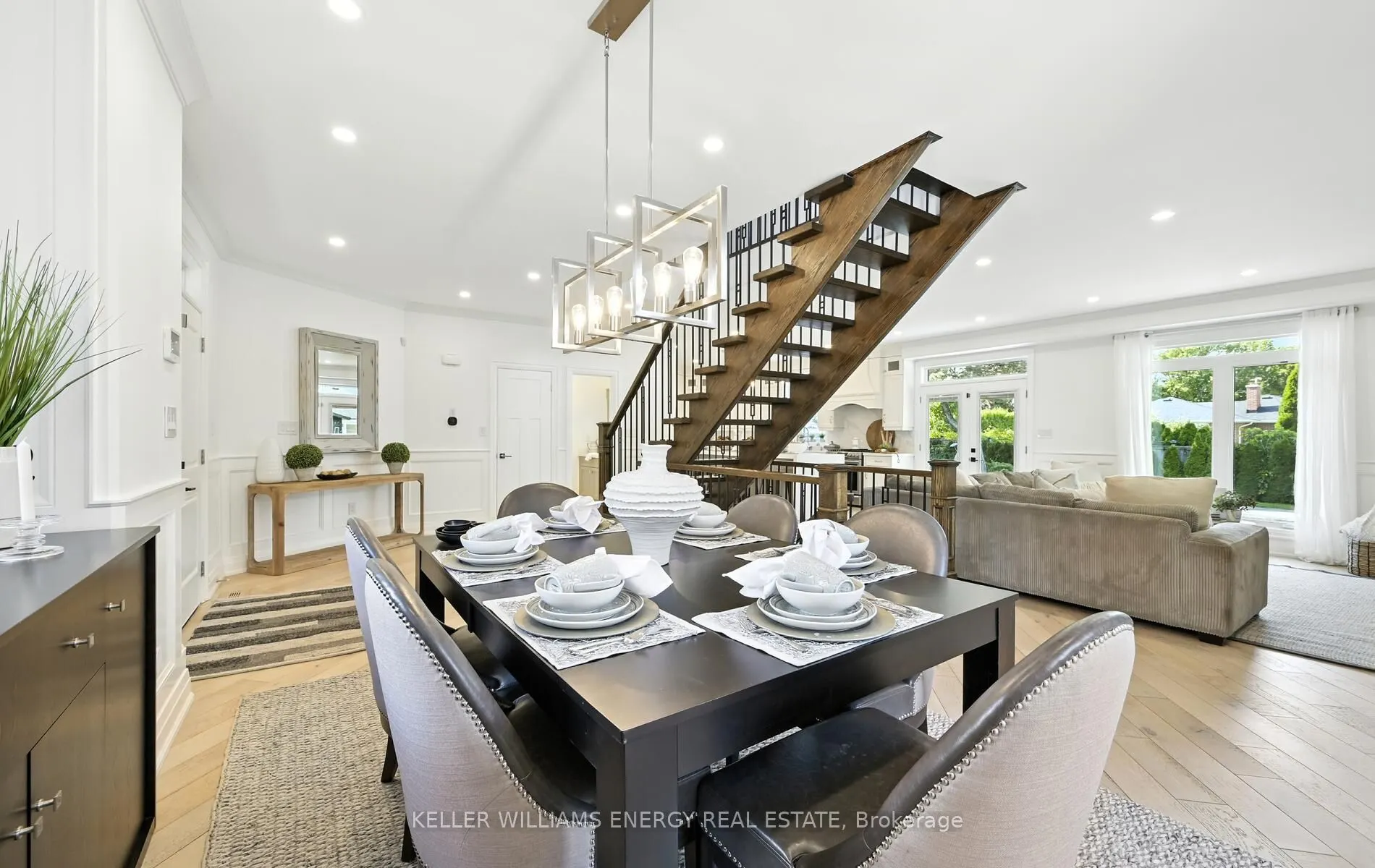 96 Kingsdale Drive