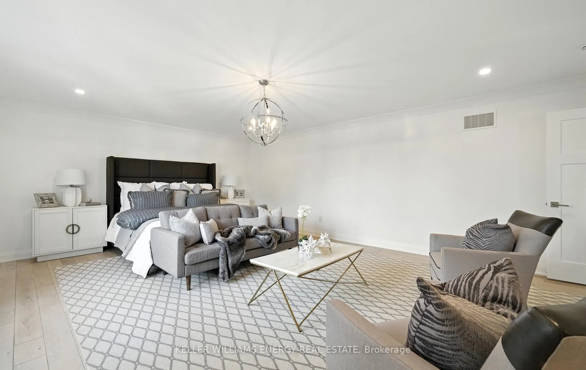 96 Kingsdale Drive