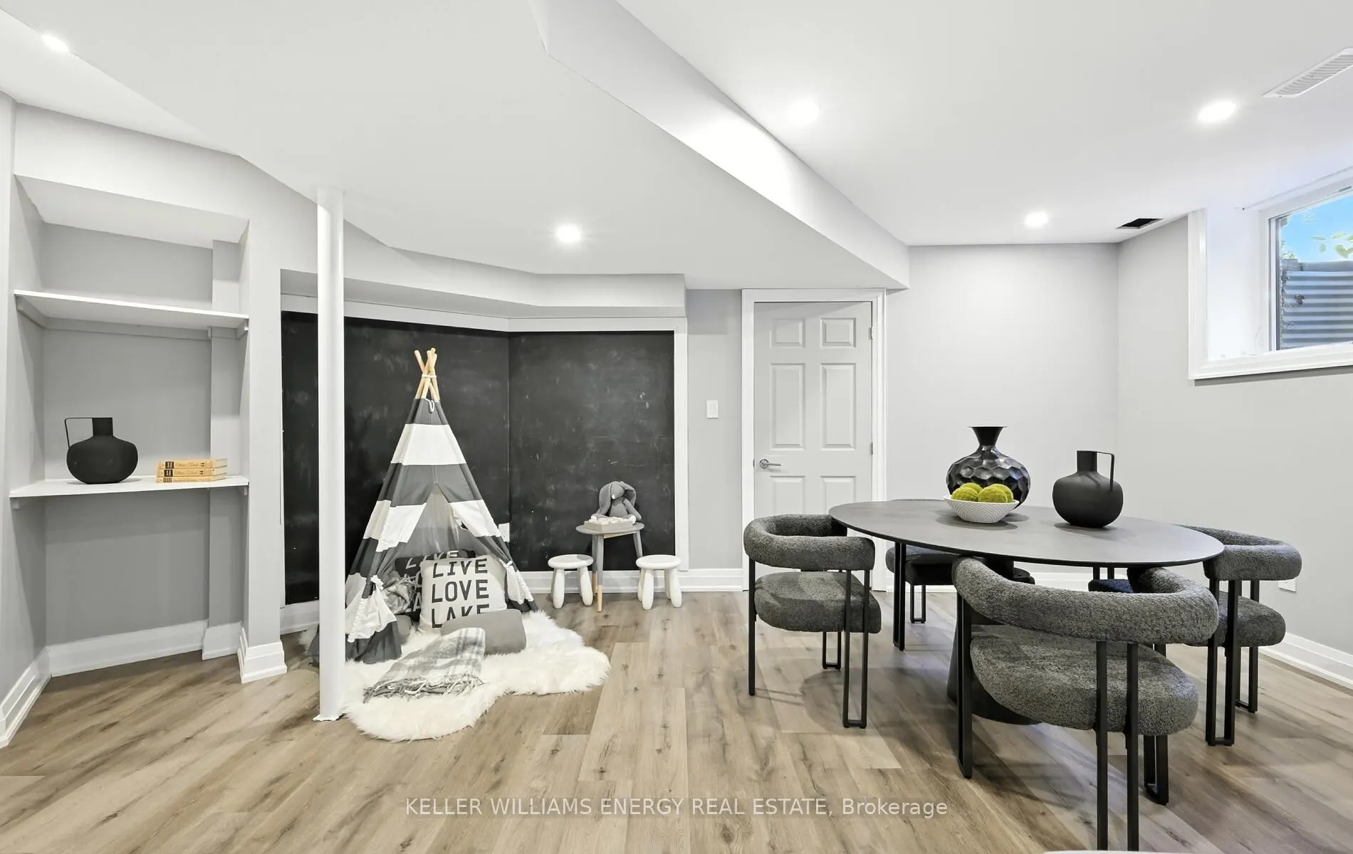 96 Kingsdale Drive