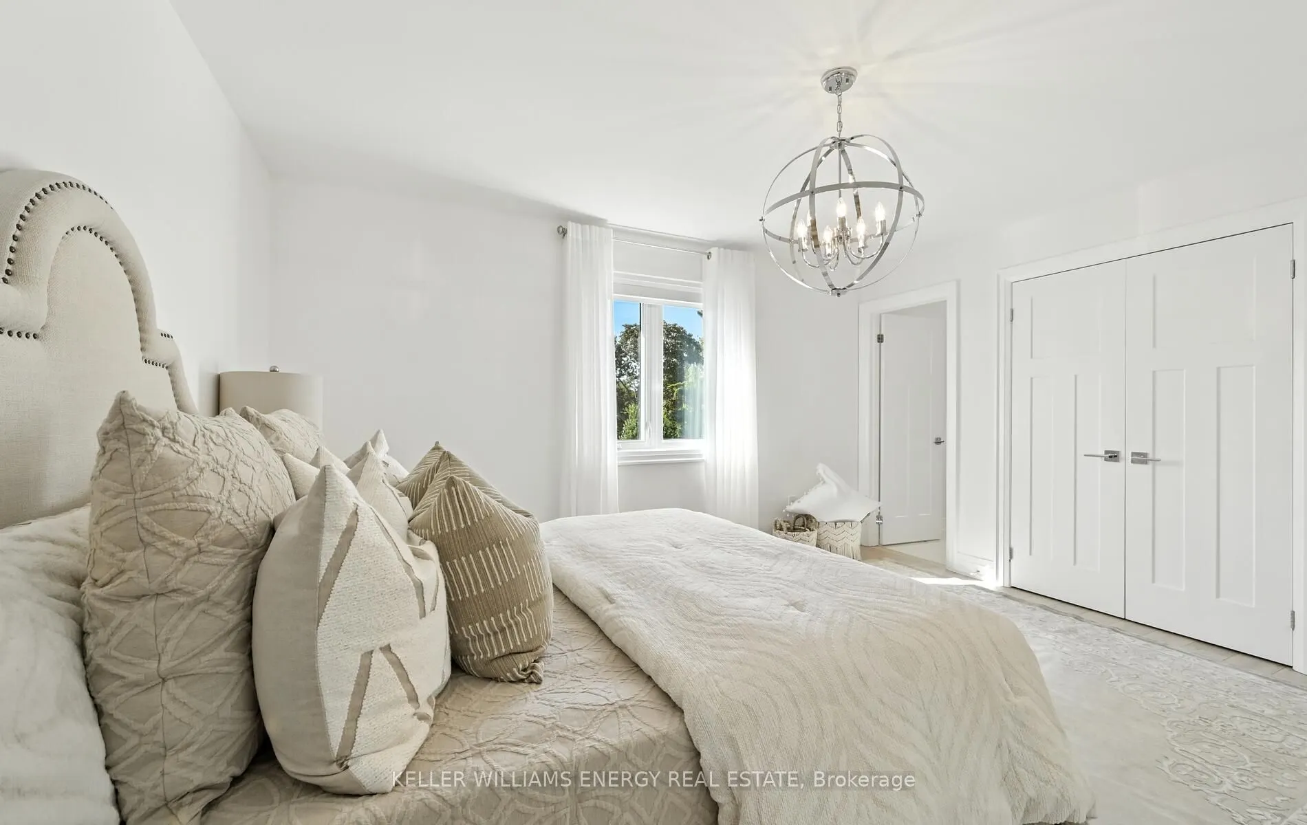 96 Kingsdale Drive