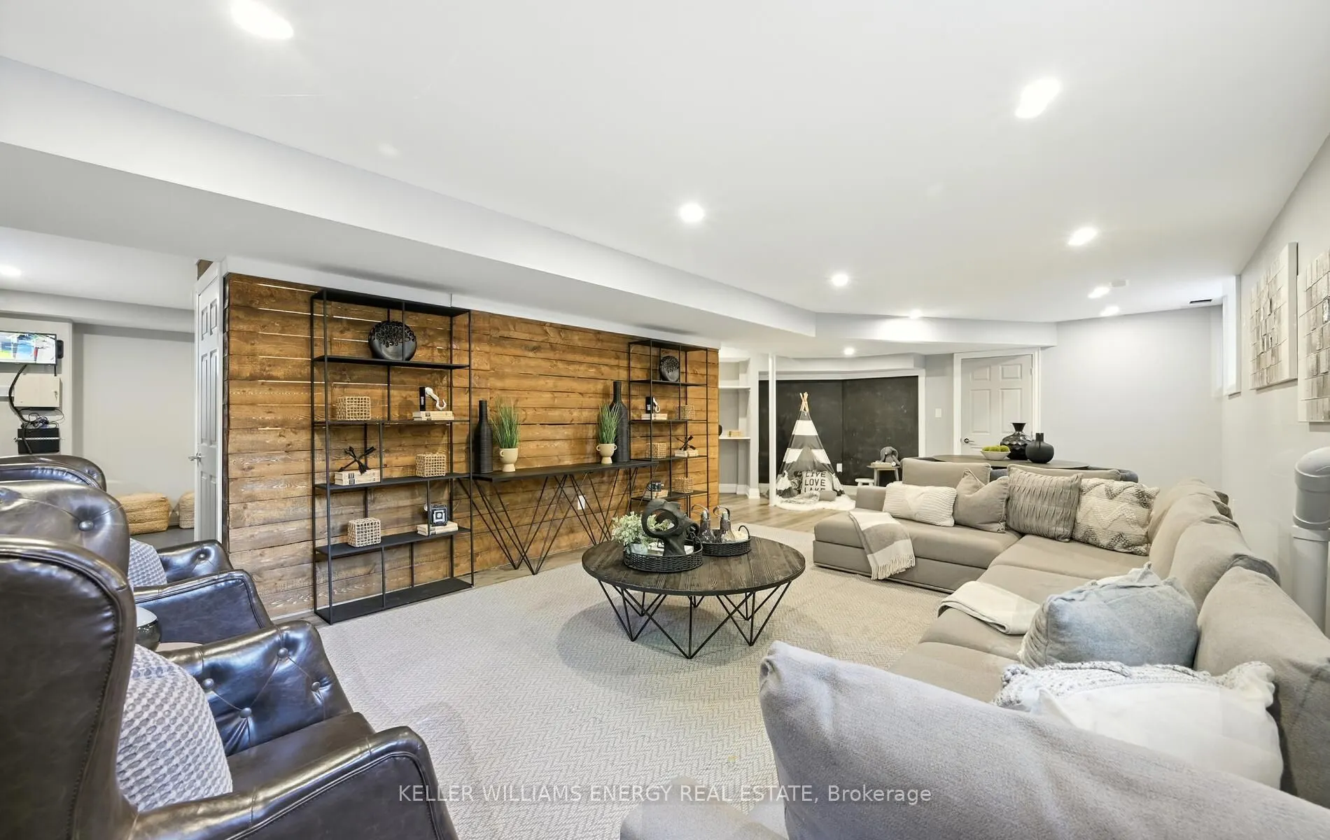96 Kingsdale Drive
