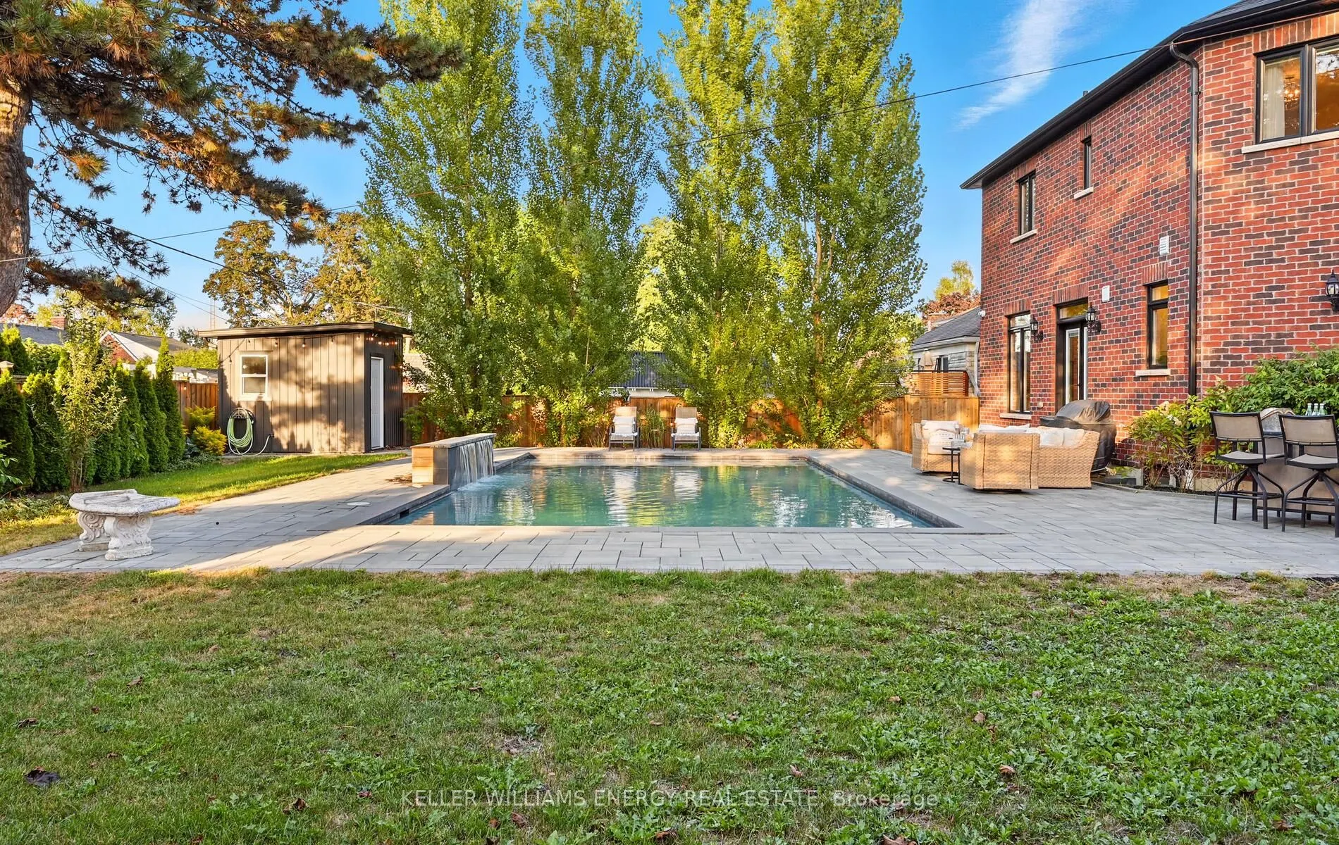96 Kingsdale Drive